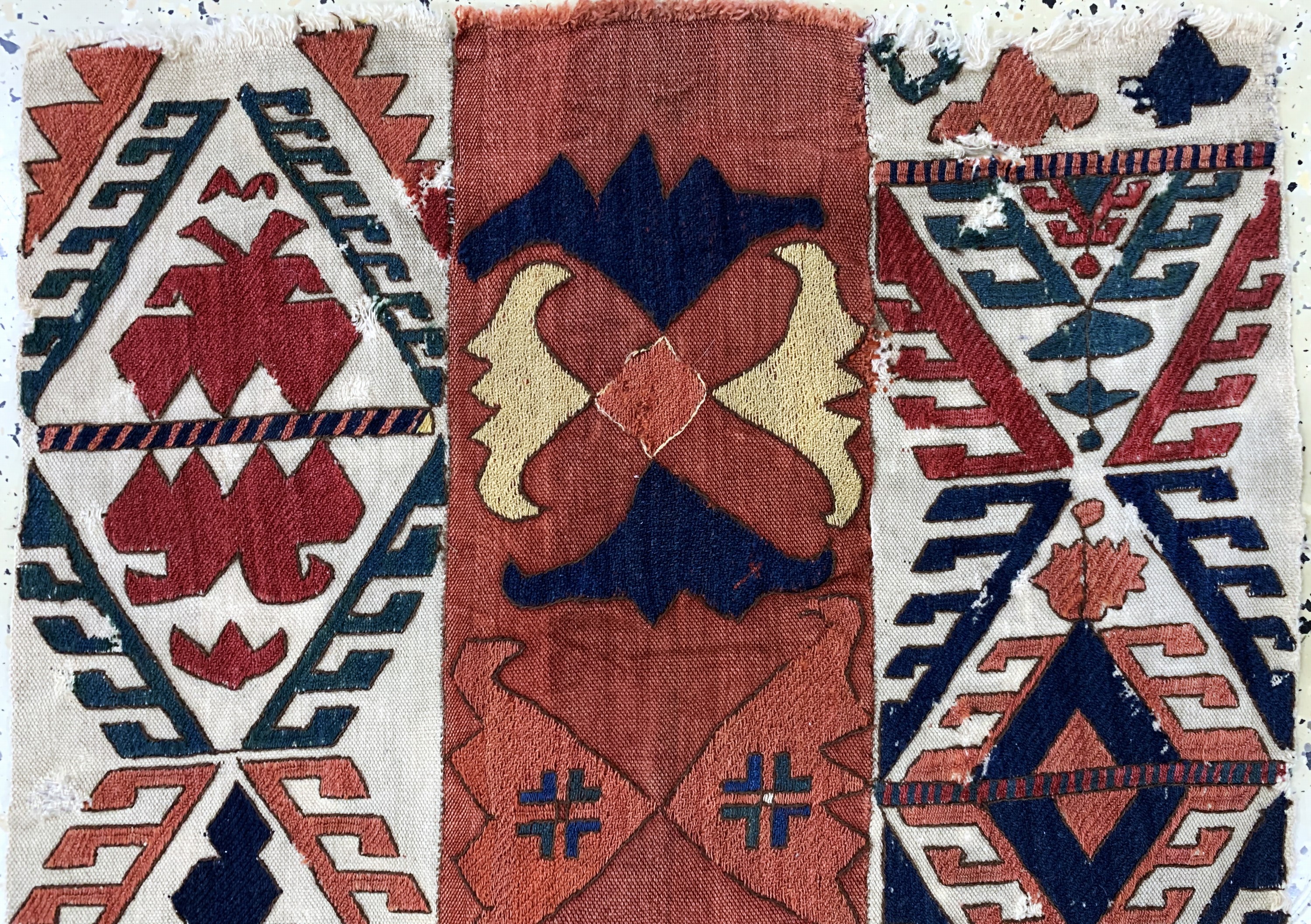 Detail a: Lakai Flachgewebe, Uzbekistan, 19.Jhd, Wolle auf Wolle, ca. 120 x 66 cm, EHZ: 4, (mehrere Löcher)