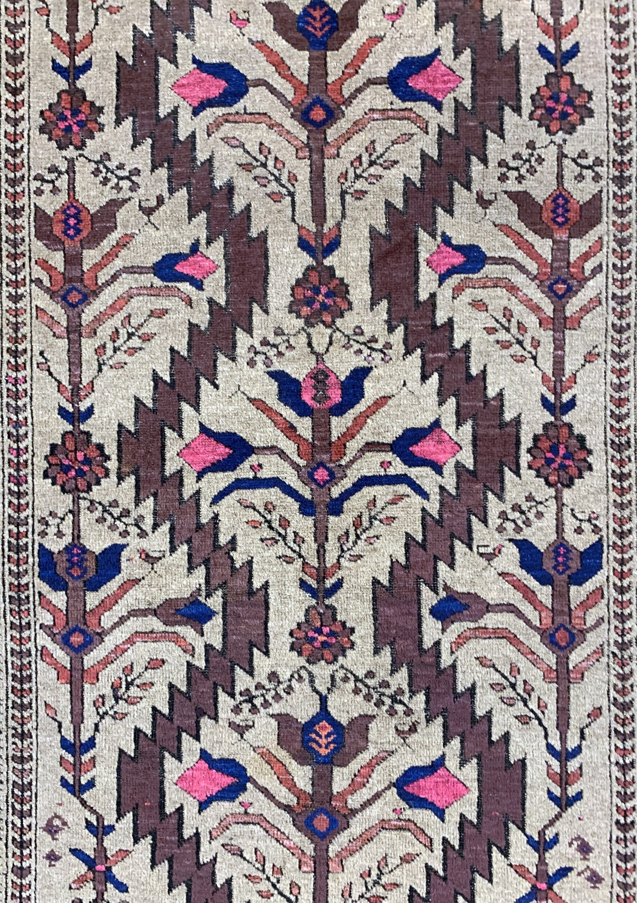 Detail b: Belutsch antik, Persien, um 1900, Kamelwolle auf Baumwolle, ca. 165 x 112 cm, EHZ: 3