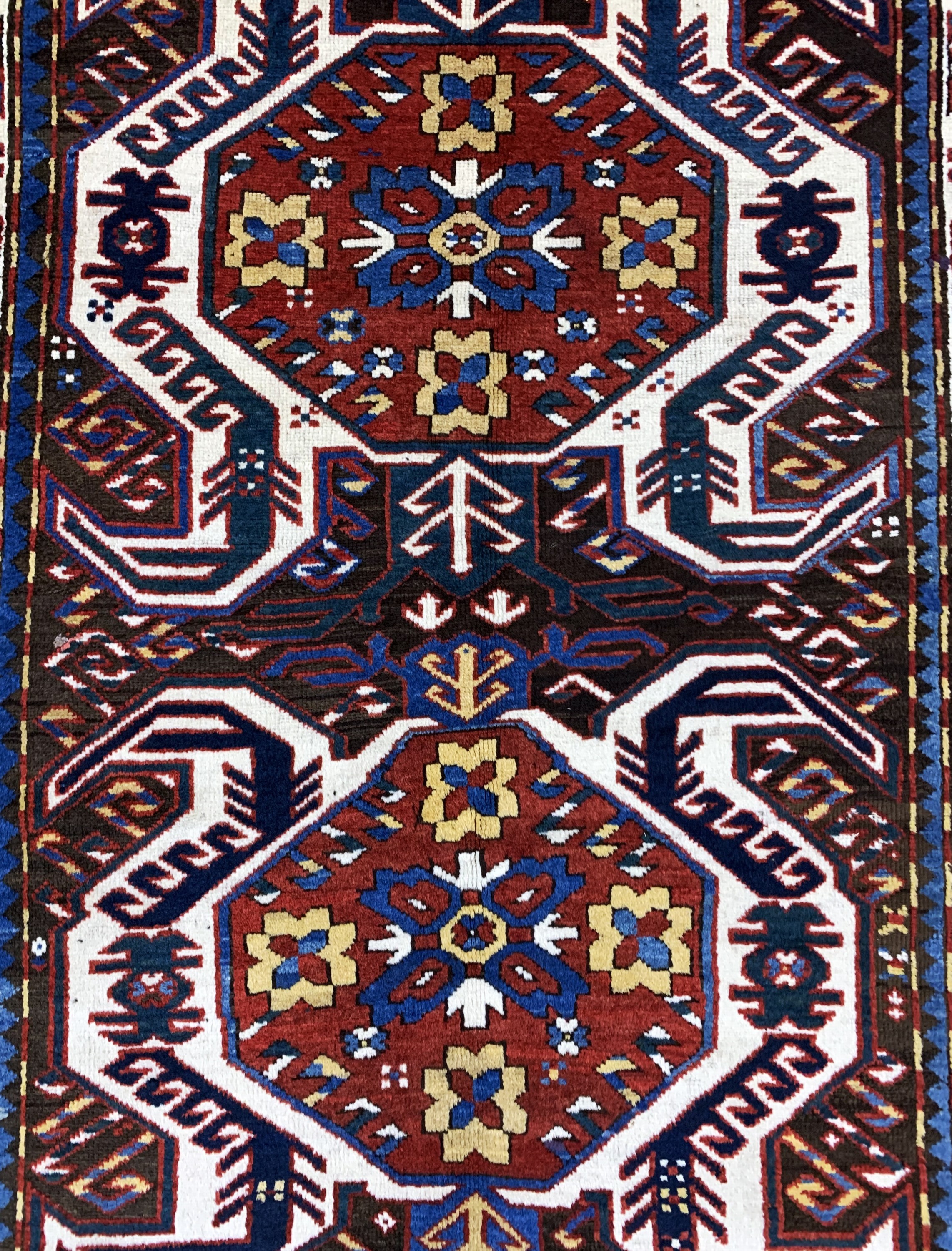 Detail c: Lenkoran antik, Kaukasus, 19.Jhd, Wolle aufWolle, ca. 260 x 130 cm, EHZ: 2-3, (kleine repraturen)