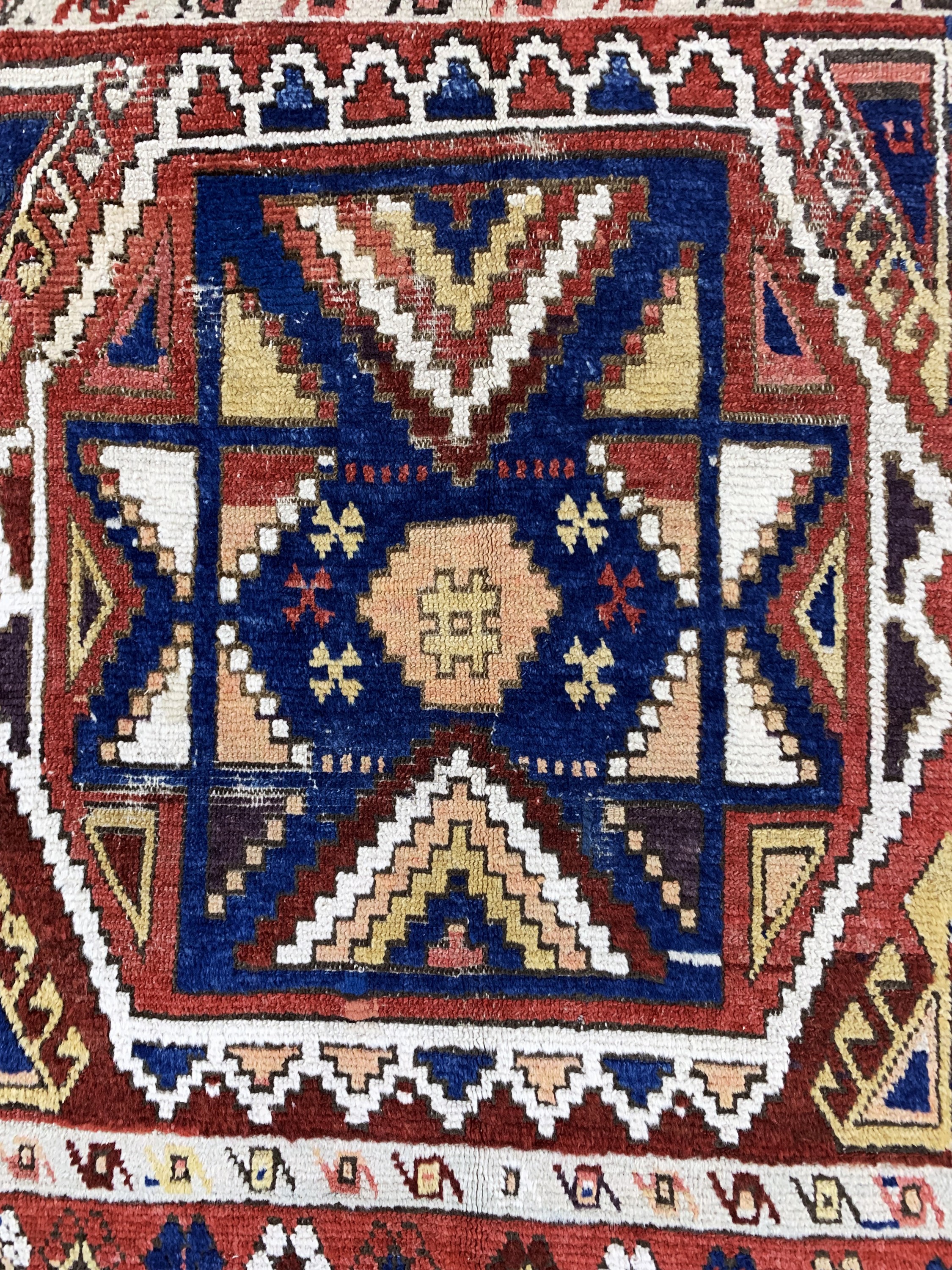 Detail b: Konya antik, Türkei, 19.Jhd, Wolle auf Wolle, ca. 130 x 110 cm, EHZ: 4