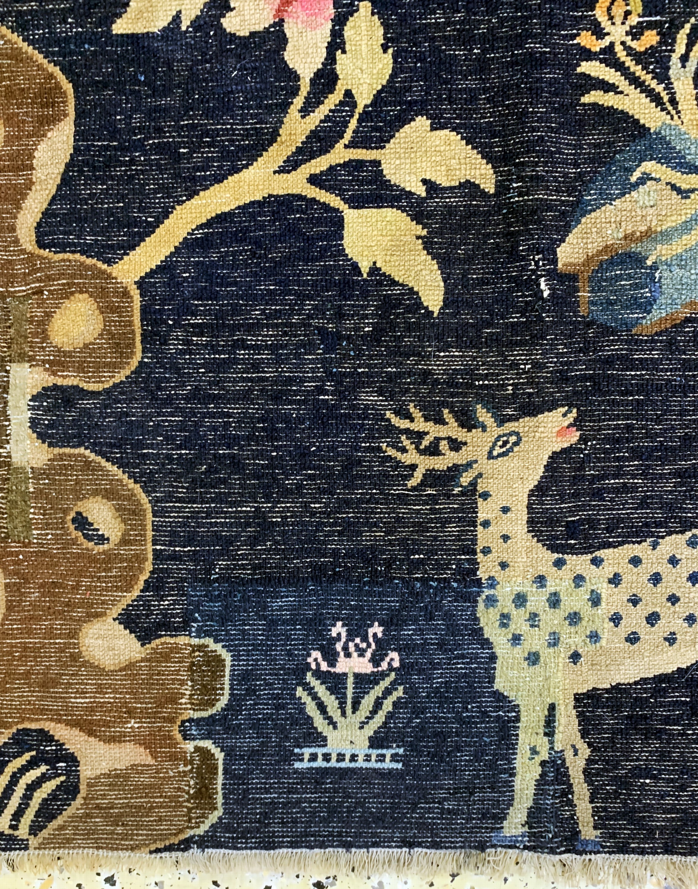 Detail g: Pao Tow antik, China, um 1900, Wolle auf Baumwolle, ca. 200 x 123 cm, EHZ: 3, (großflächig restauriert)