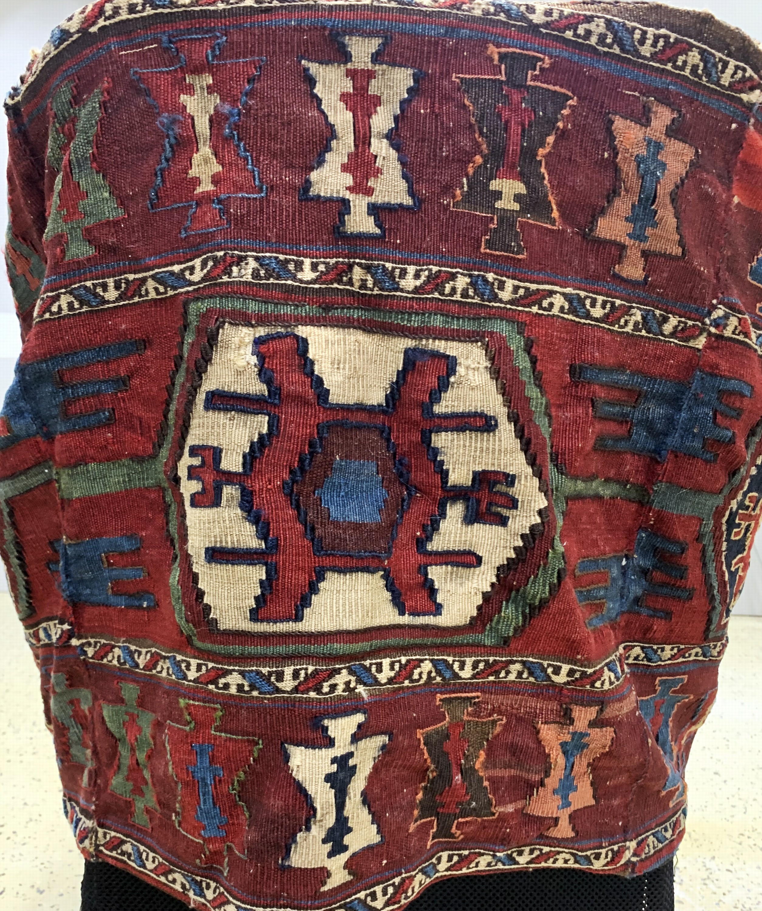 Detail b: Shahsawan Mafrasch antik, Persien, 19.Jhd, Wolle auf Wolle, ca. 100 x 55 x 50 cm, EHZ: 2