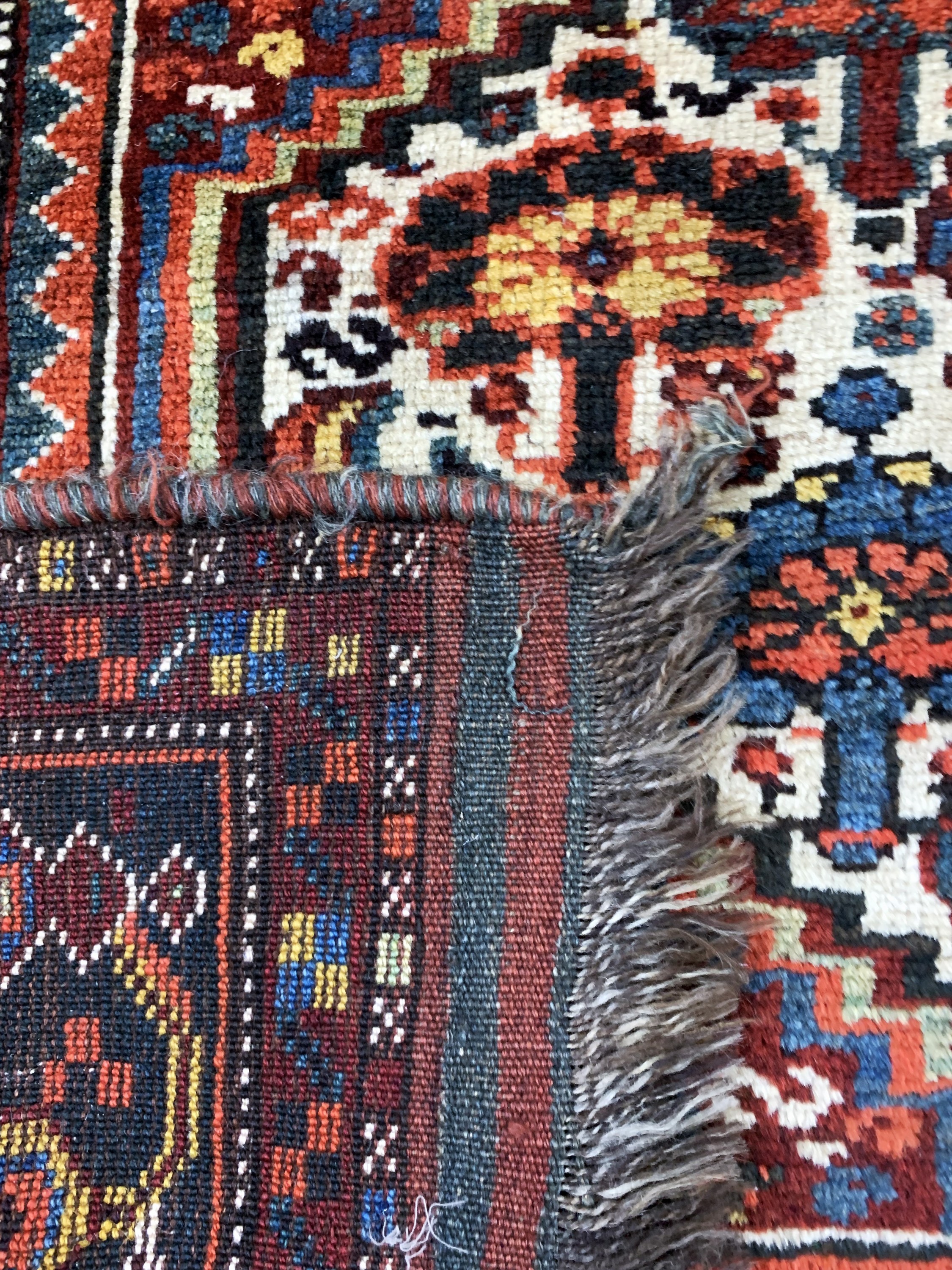Detail f: Khamseh antik, Persien, 19.Jhd, Wolle auf Wolle, ca. 190 x 144 cm, Mottenfraß, EHZ: 3
