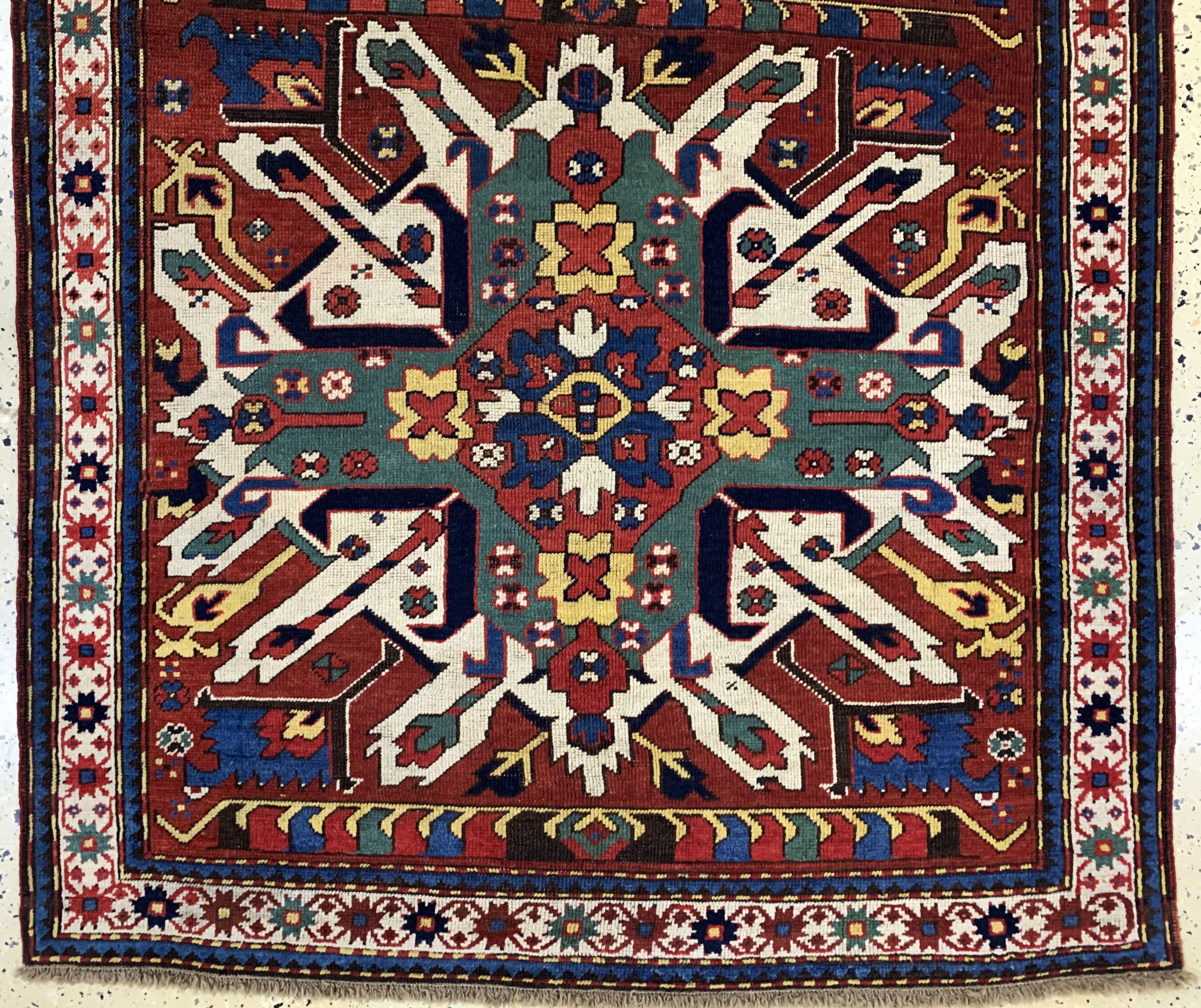 Detail b: "Adler-Kazak"Tschelaberd, antik, Kaukasus, 19.Jhd, Wolle auf Wolle, ca. 210 x 125 cm, EHZ: 2 (fachkundig restauriert)