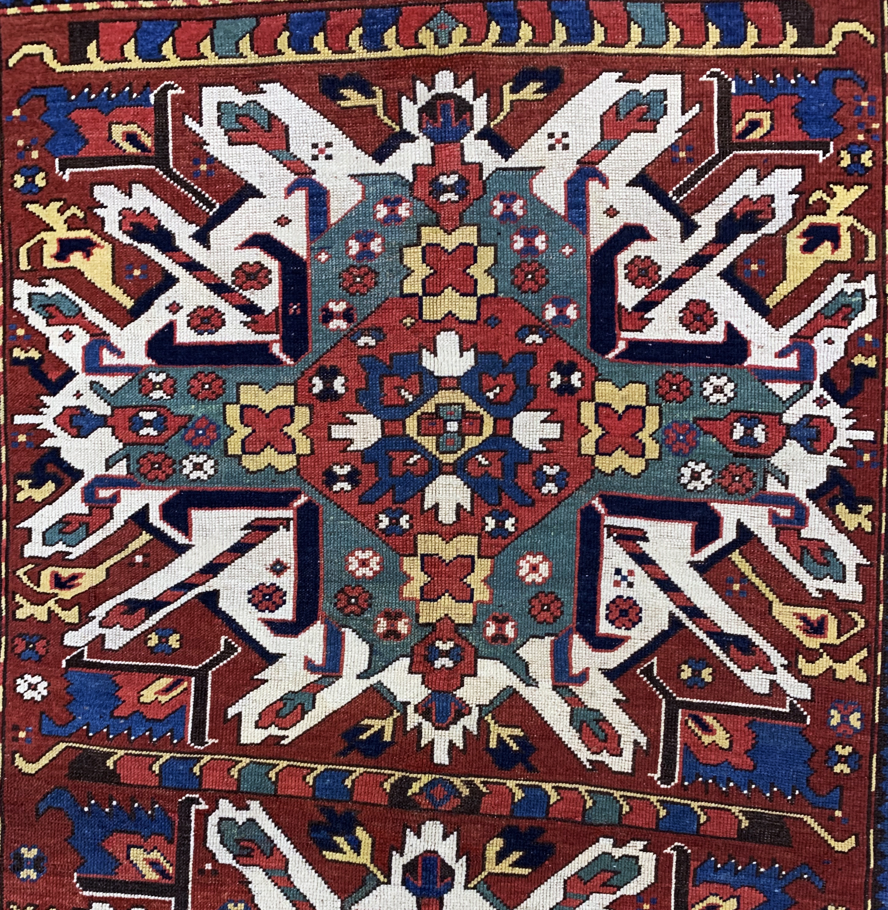 Detail c: "Adler-Kazak"Tschelaberd, antik, Kaukasus, 19.Jhd, Wolle auf Wolle, ca. 210 x 125 cm, EHZ: 2 (fachkundig restauriert)
