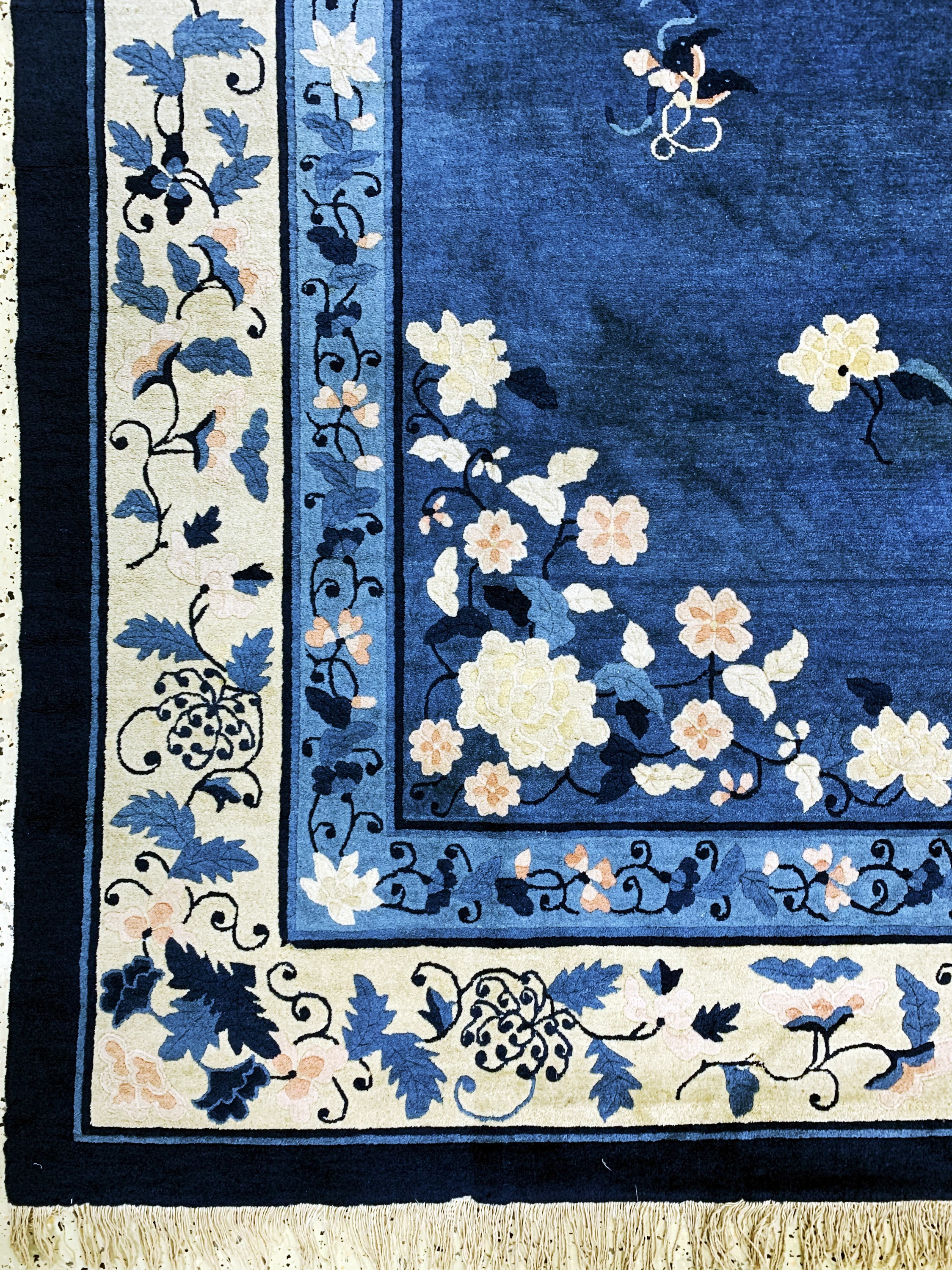 Detail b: Peking fein antik, China, 19.Jhd, Wolle aufBaumwolle, ca. 435 x 375 cm, EHZ: 2-3