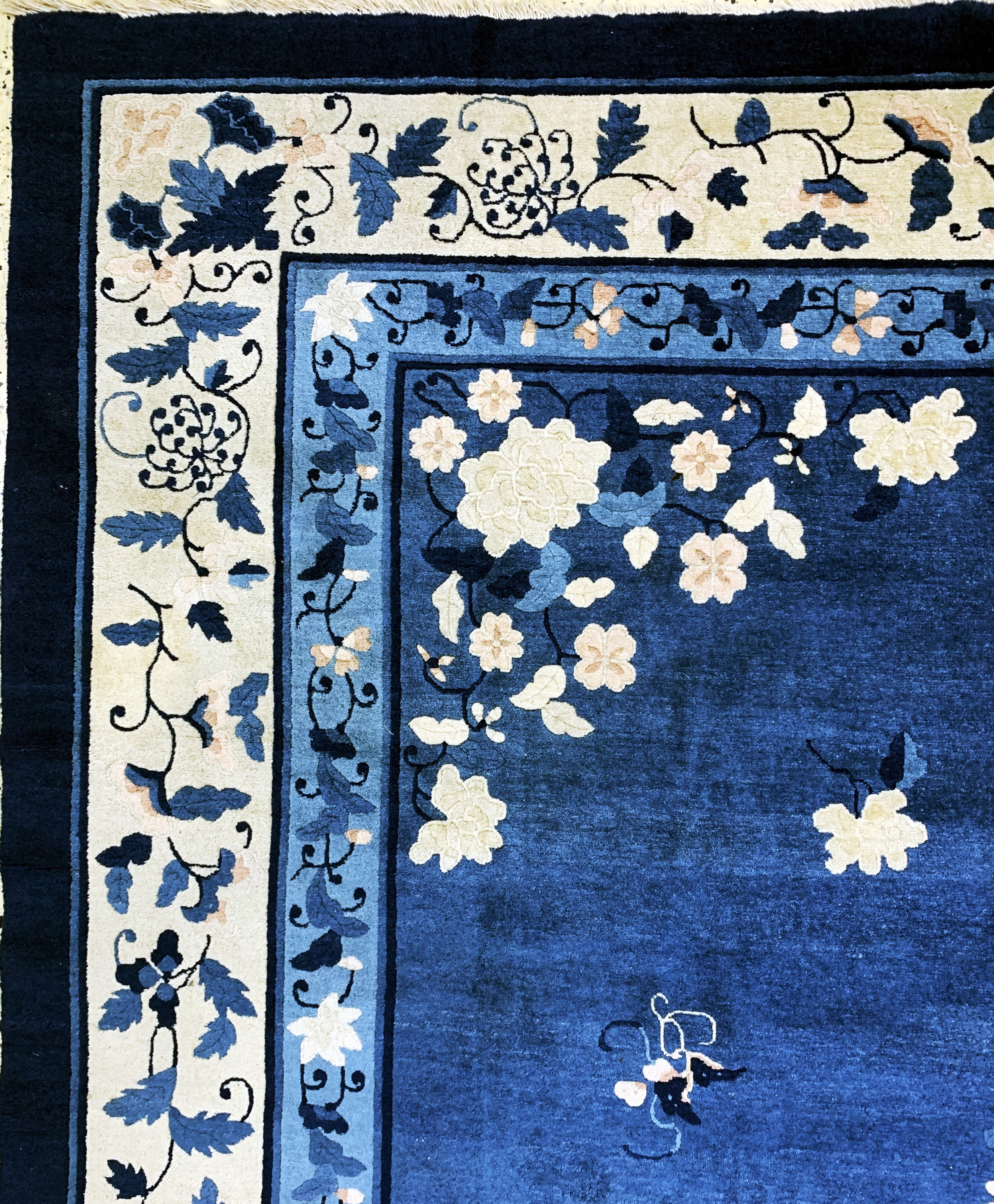 Detail d: Peking fein antik, China, 19.Jhd, Wolle aufBaumwolle, ca. 435 x 375 cm, EHZ: 2-3