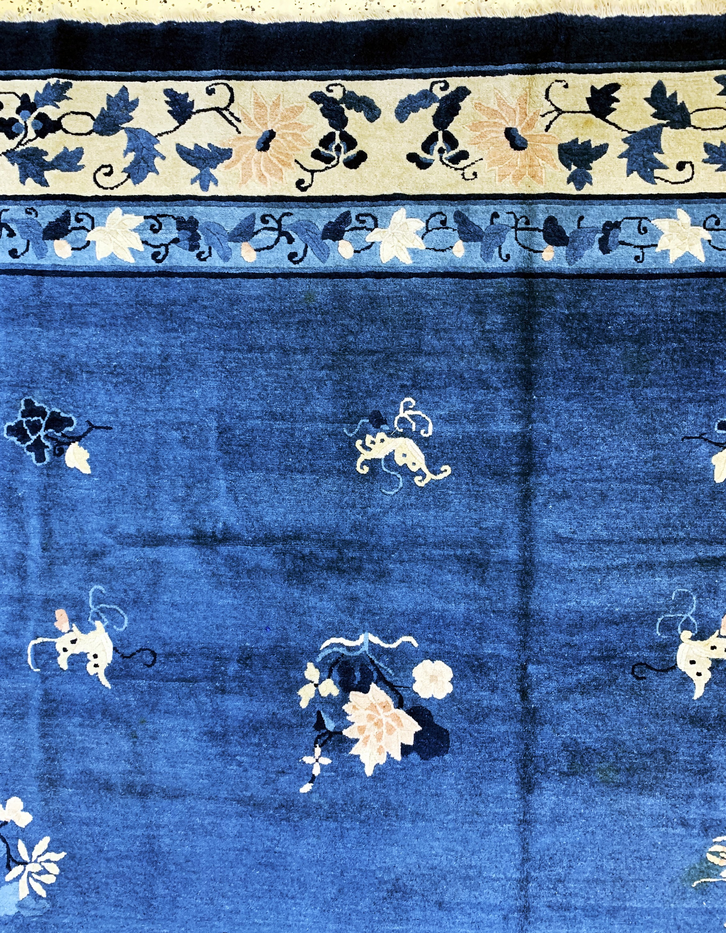 Detail e: Peking fein antik, China, 19.Jhd, Wolle aufBaumwolle, ca. 435 x 375 cm, EHZ: 2-3
