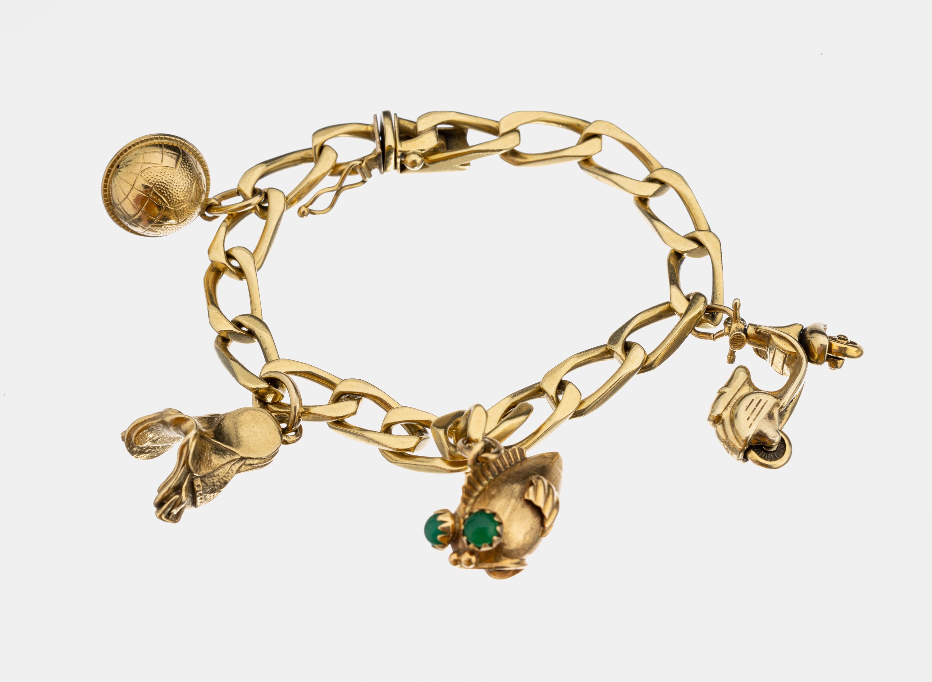 18 kt Gold Bettelarmband, GG 750/000, 1 Anhänger GG 585/000, Fisch mit Achataugen, 3 Anhänger GG 333/000, Globus, Sattel, Roller (Lenker bewegl.), ...