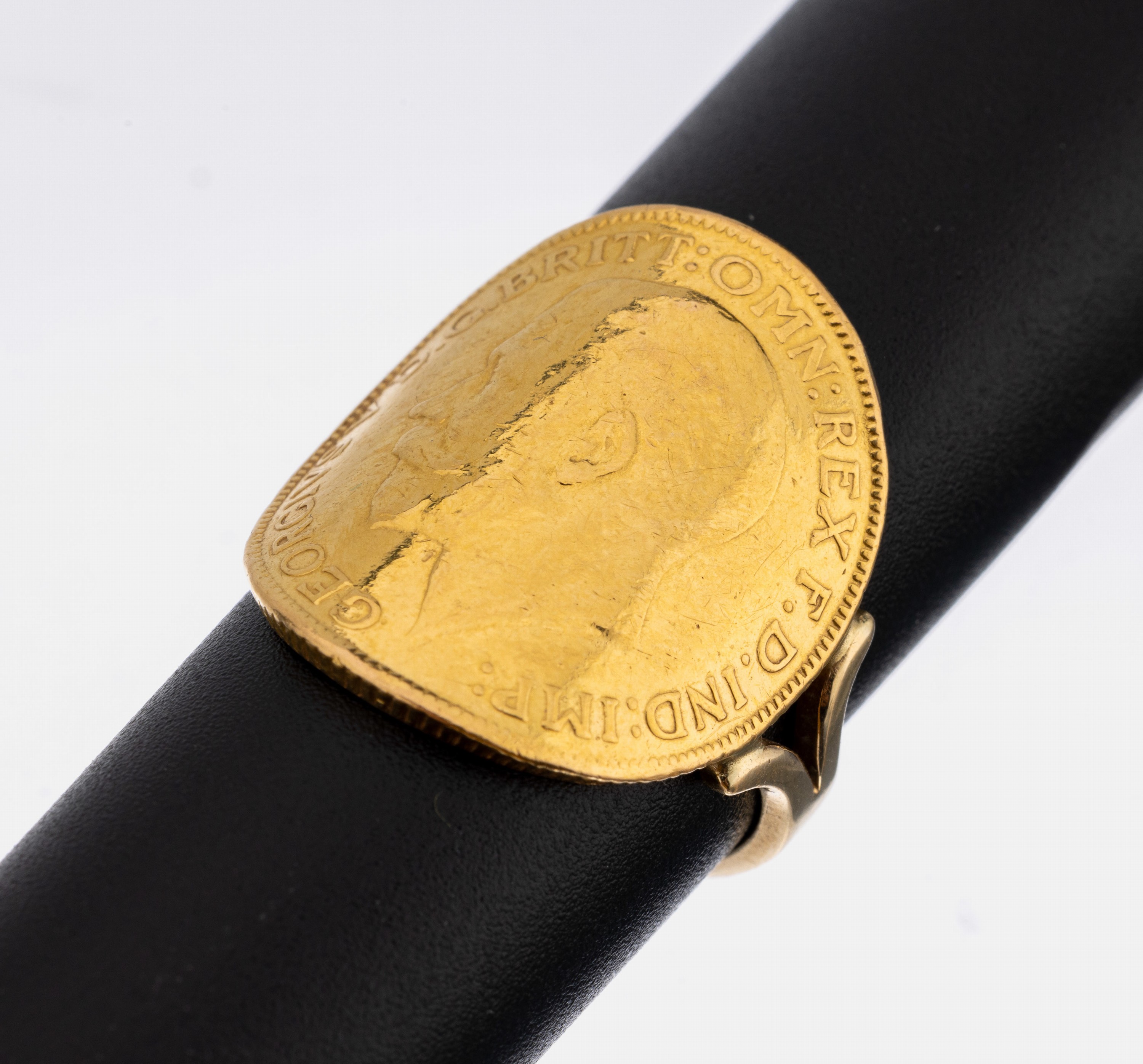 14 kt Gold Münz-Ring, Ringschiene GG 585/000 gepr., gebogene Goldmünze Sovereign 1927, ca. 9.7 g, RW 55.5