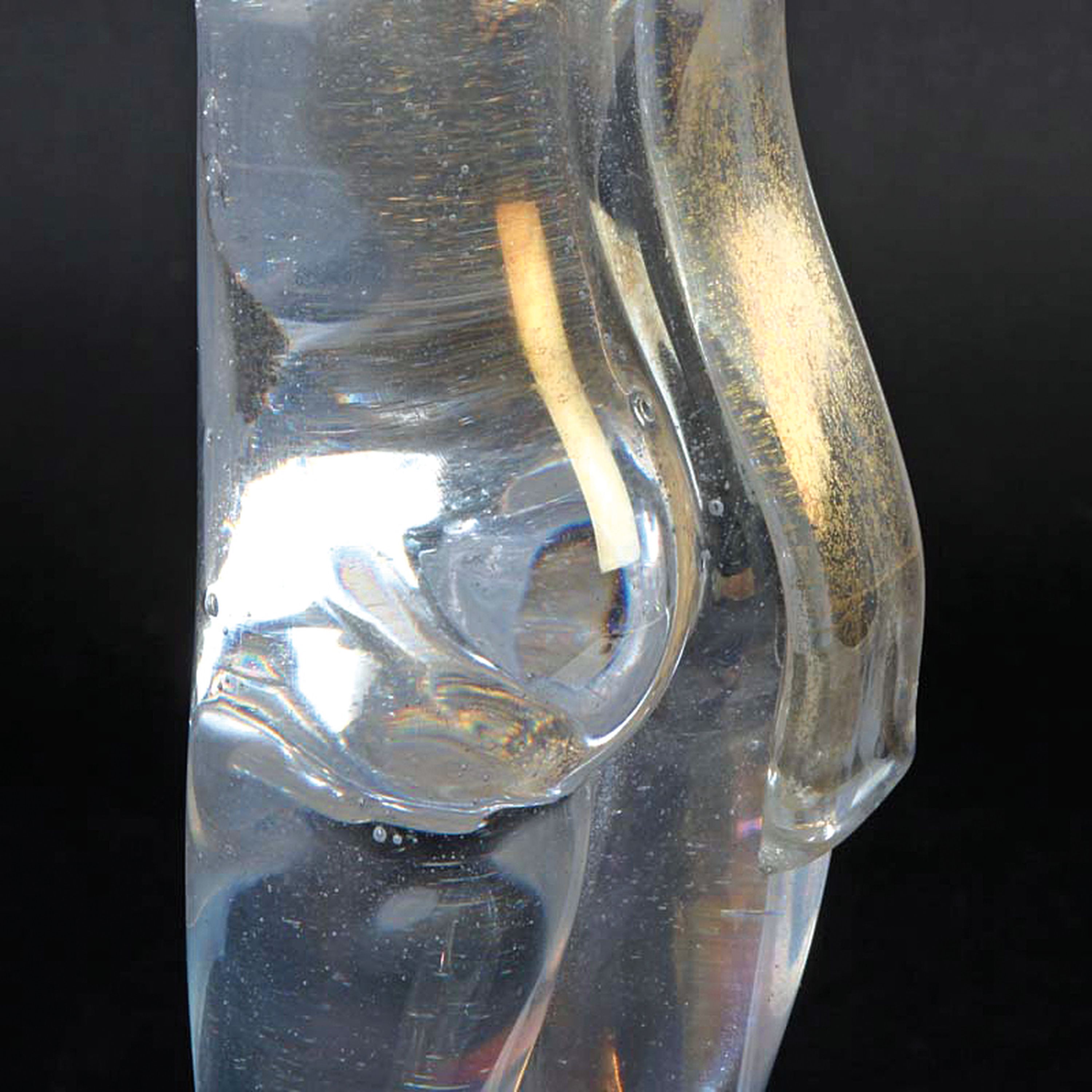 Detail h: Glasskulptur Frau mit Amphore, Alfredo Barbini, Murano, 1950/60er Jahre, farbloses Glas, lüstriert, am Boden signiert, H. ca.40cm