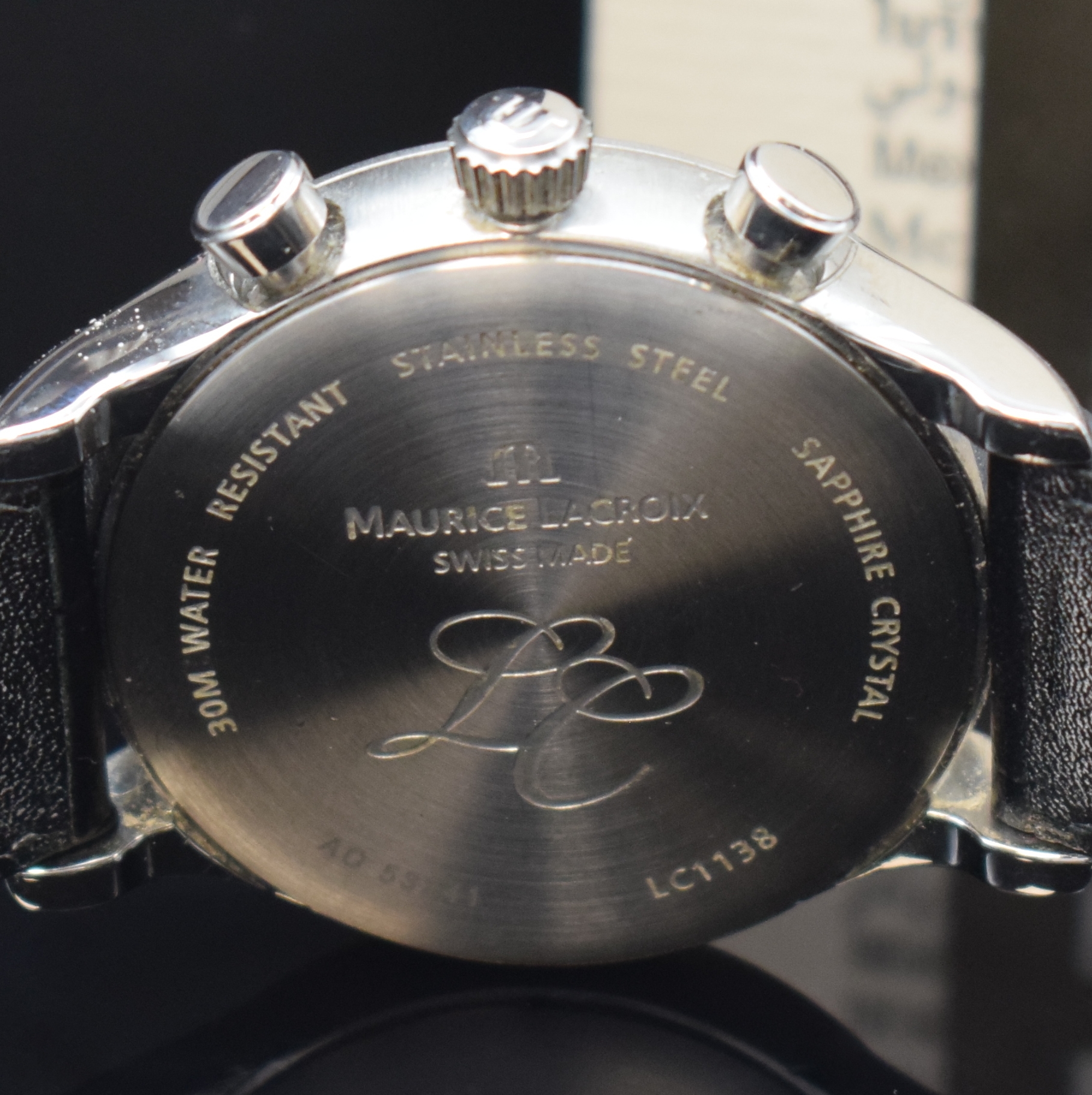 Detail d: Maurice Lacroix Phase De Lune Herrenchronograph mit Vollkalender in Stahl Referenz LC1138, quarz, Boden aufgedr., Lederband m. orig. Faltschl., silb. ...