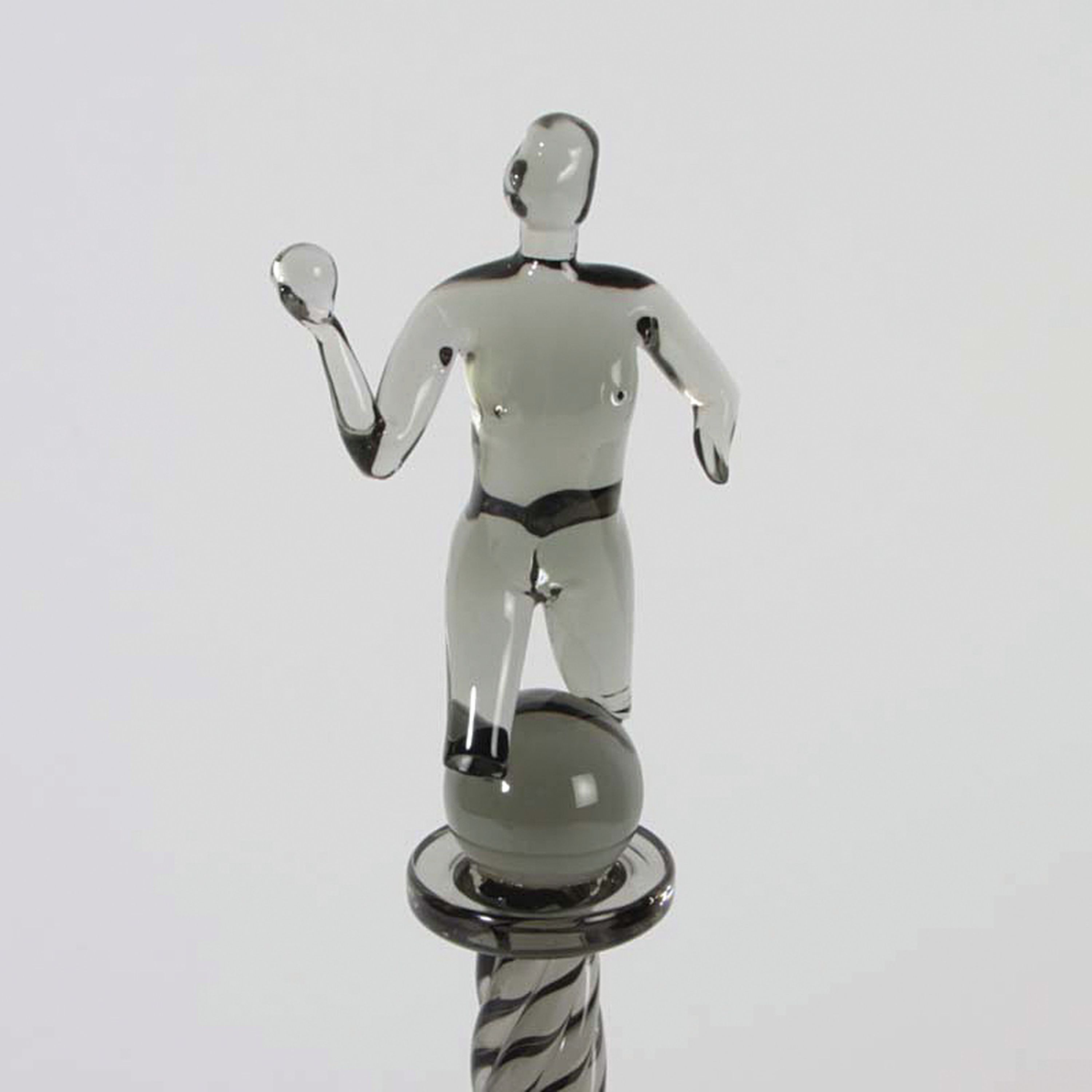 Detail b: 2 große Glasskulpturen, Napoleone Martinuzzi für Alfredo Barbini, Murano, 1950er Jahre, Rauchglas und weiß-opakes Glas mit gedrehten Säulen und ...