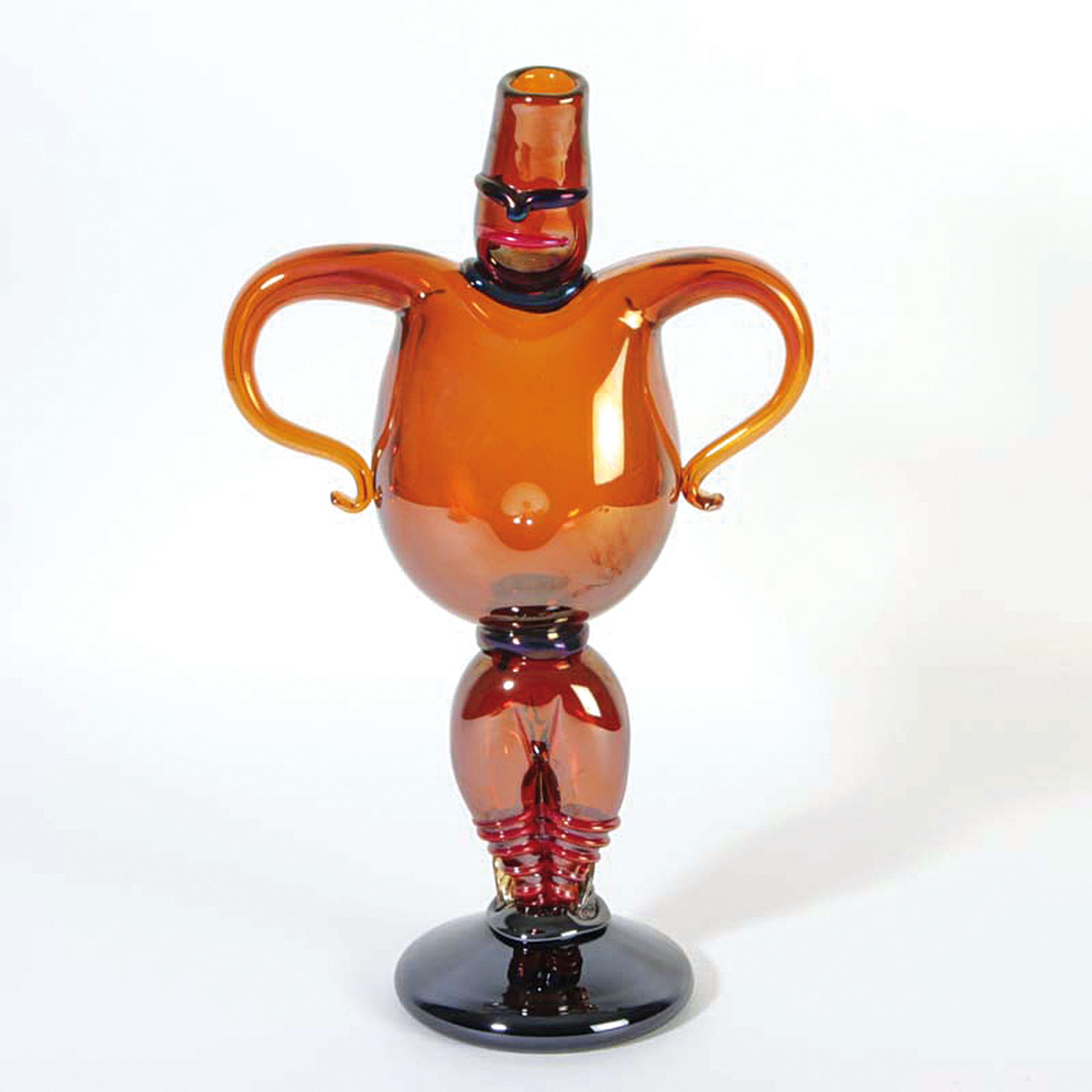 Skurrile Glasskulptur, Murano, Italien, 1960/70er-Jahre, orangefarbenes Glas mit farbigen Aufschmelzungen, Mann mit in die Hüften gestemmten Armen, ...