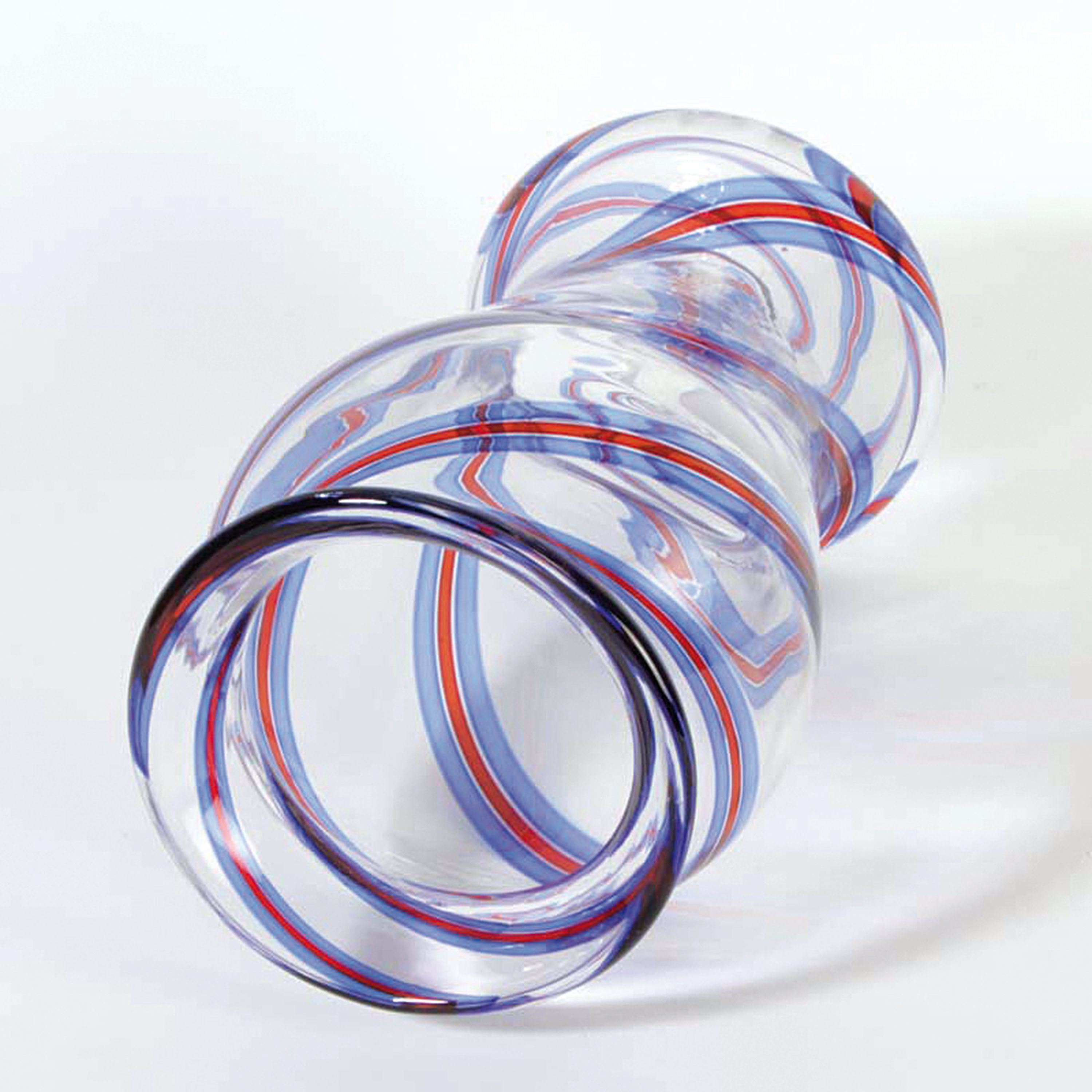 Detail b: Glasvase, Anzolo Fuga (1914-1998), Murano, Italien, farbloses Glas, spiralförmig verlaufende blaue und rote Bändereinschmelzungen, unsigniert, H. ...