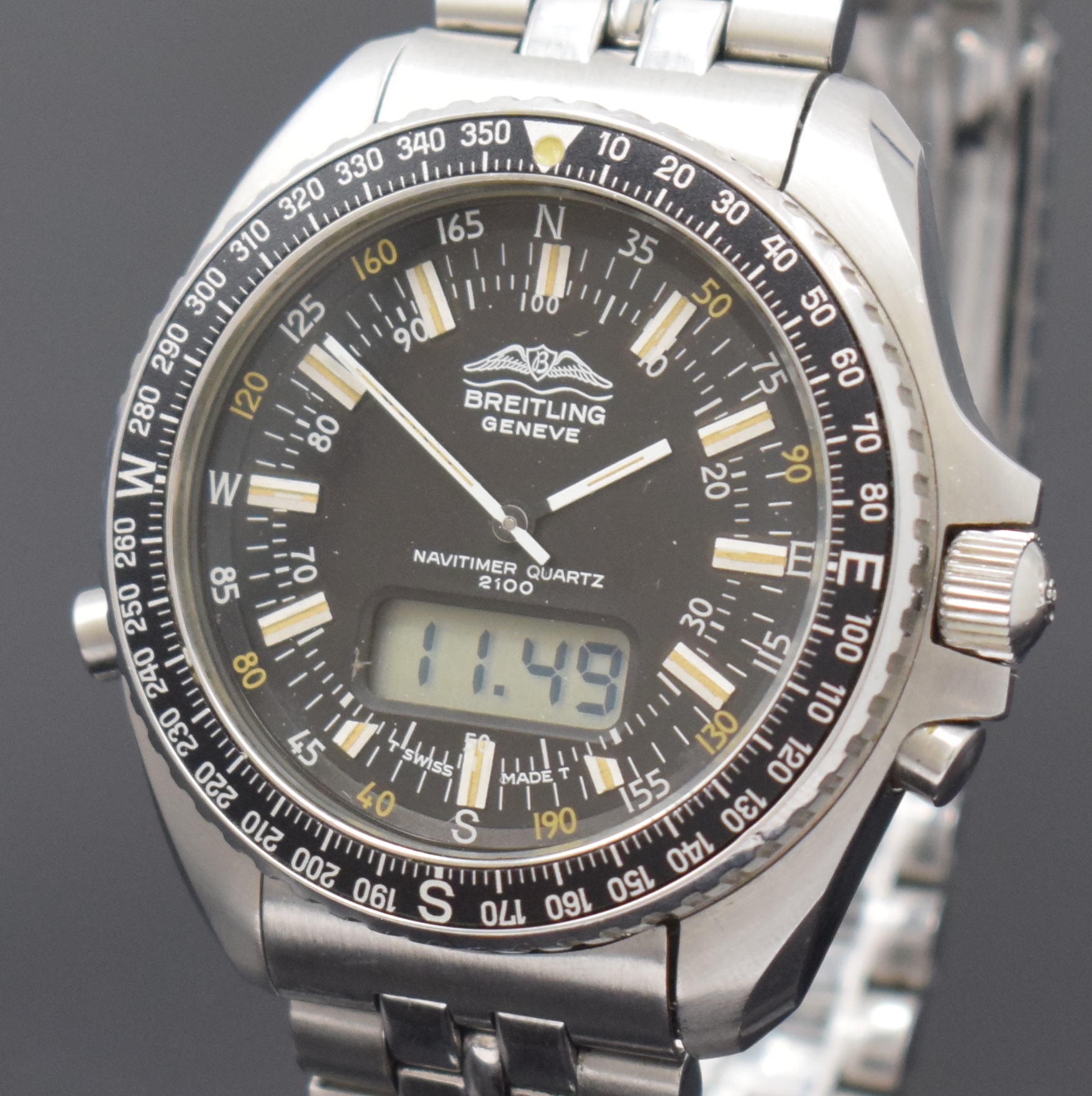 Detail a: BREITLING Navitimer Quartz 2100 Pluton Multifunktionsuhr in Stahl Referenz 80190, Schweiz um 1980, verschr. Geh. inkl. orig. Stahlband m. Faltschl., ...