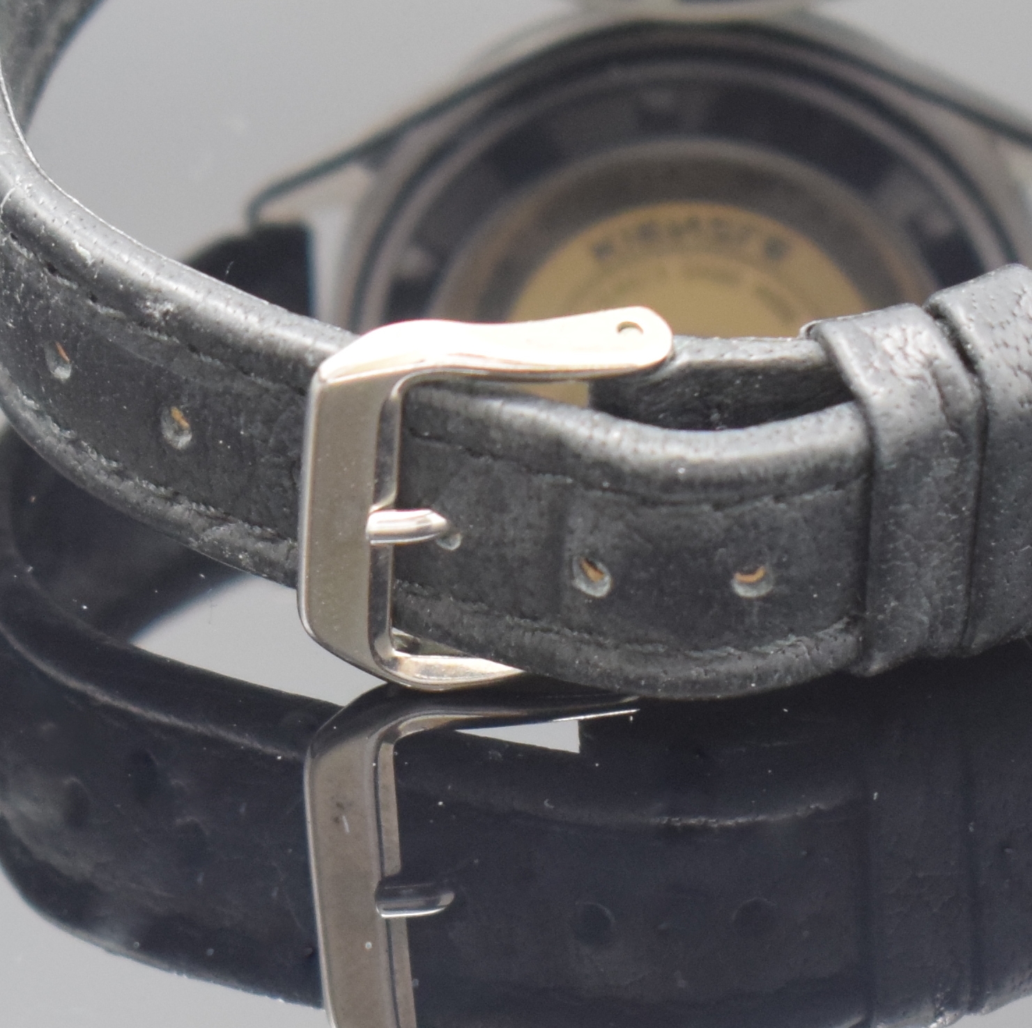 Detail d: KIENZLE Herrenarmbanduhr, Automatik, Schweiz um 2000, Automatik, beids. vergl. Edelstahlgeh., Boden verschr., Lünette m. 60er Teilung, schwarzes ...