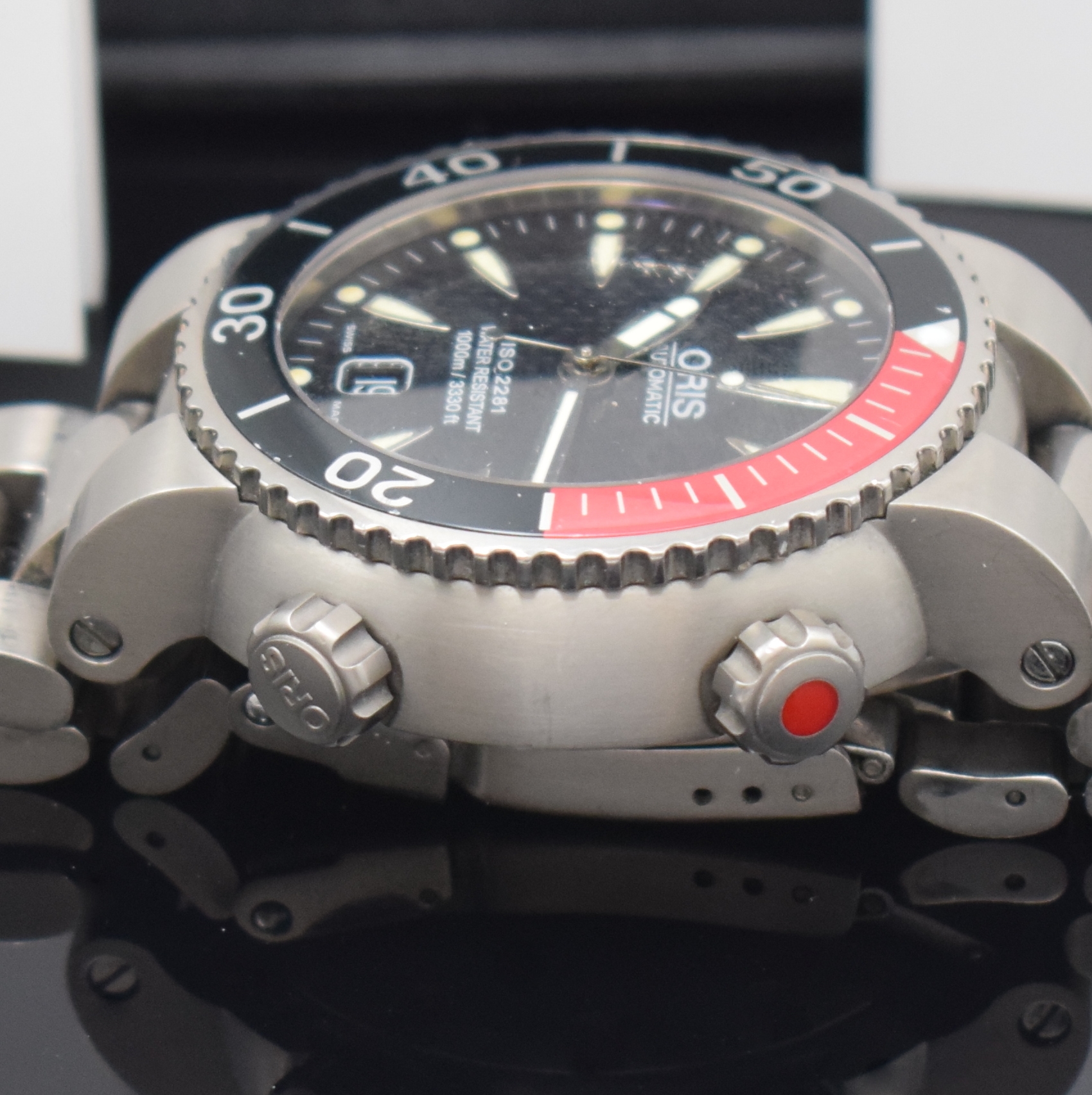 Detail e: ORIS Herrenarmbanduhr TT1 Referenz 633.7541, Automatik, Titangeh. inkl. orig. Gliederband m. Faltschl., Boden und Krone verschr., ab Herst. wasserd., ...