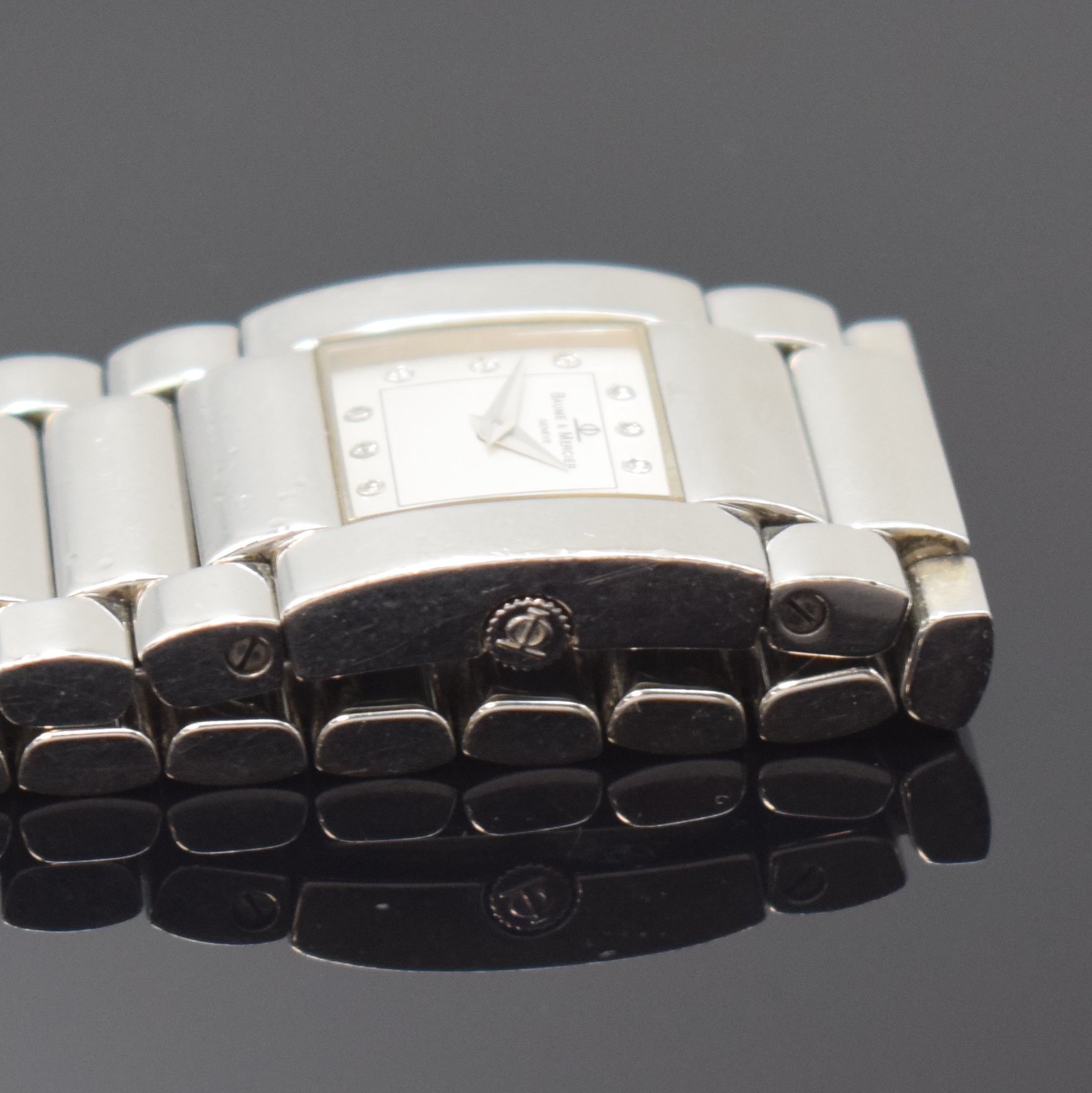 Detail c: BAUME & MERCIER Catwalk Damenarmbanduhr Referenz MV045197, Schweiz um 2005, quarz, Edelstahlgeh., Boden 4-fach verschr., Gliederband m. dopp. ...