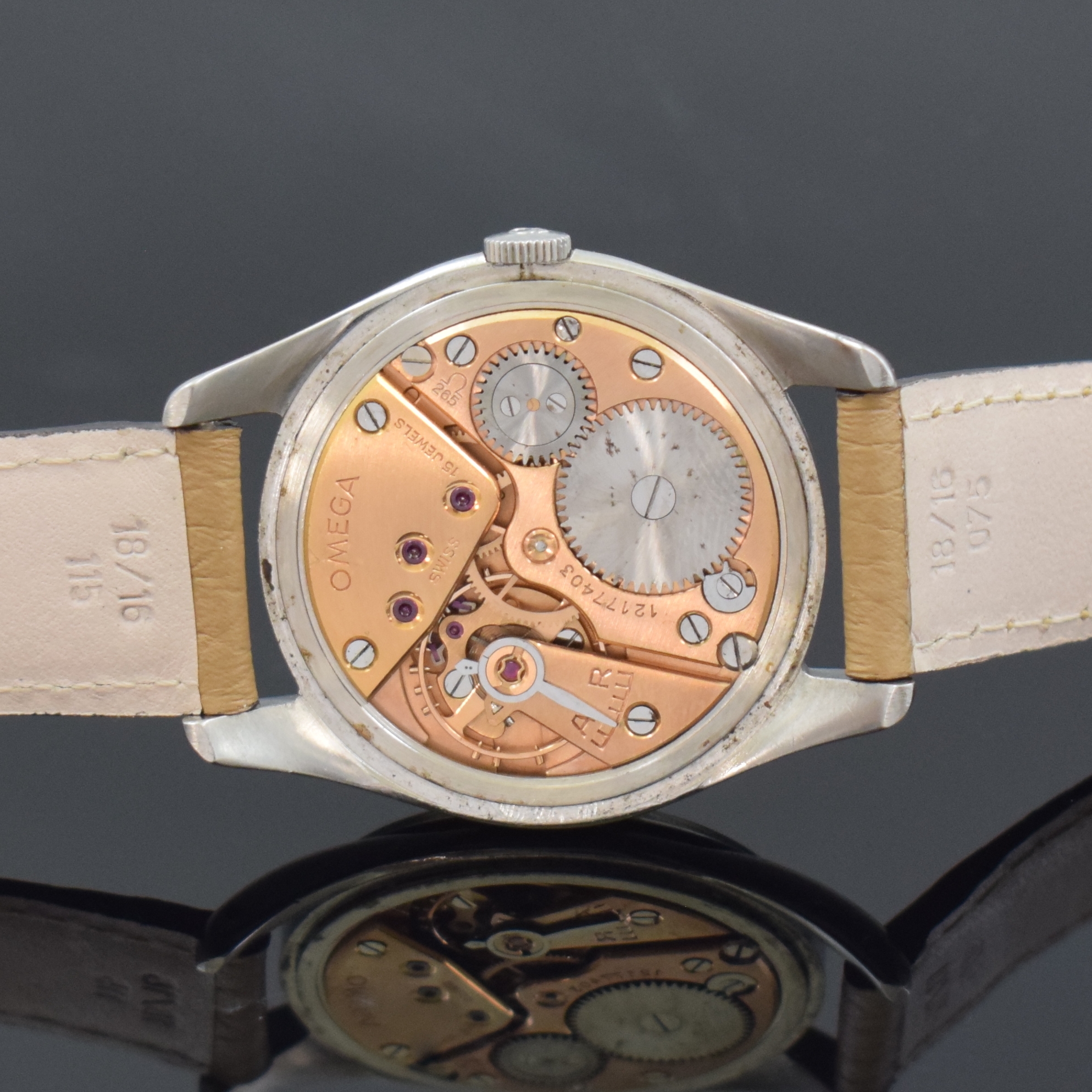 Detail f: OMEGA Herrenarmbanduhr in Stahl Referenz 2503 -6, Schweiz um 1950, Handaufzug, aufgedr. Boden l. dell., silb. Zifferbl. altersbed. pat./fl., silb. ...