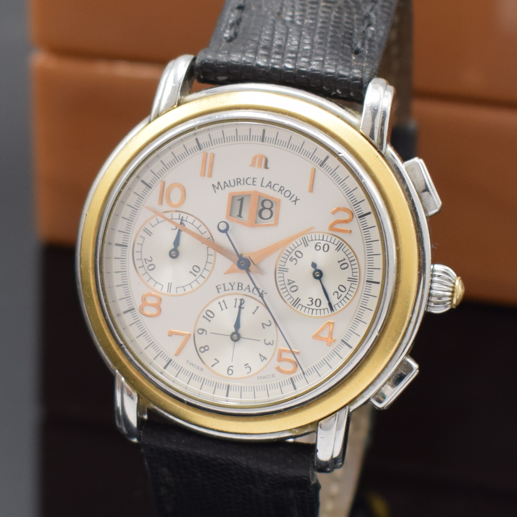 Detail a: MAURICE LACROIX Herrenchronograph mit Flyback, Schweiz um 2005, Automatik, beids. vergl. Edelstahlgeh., Lünette in GG 750/000, Boden 6-fach ...