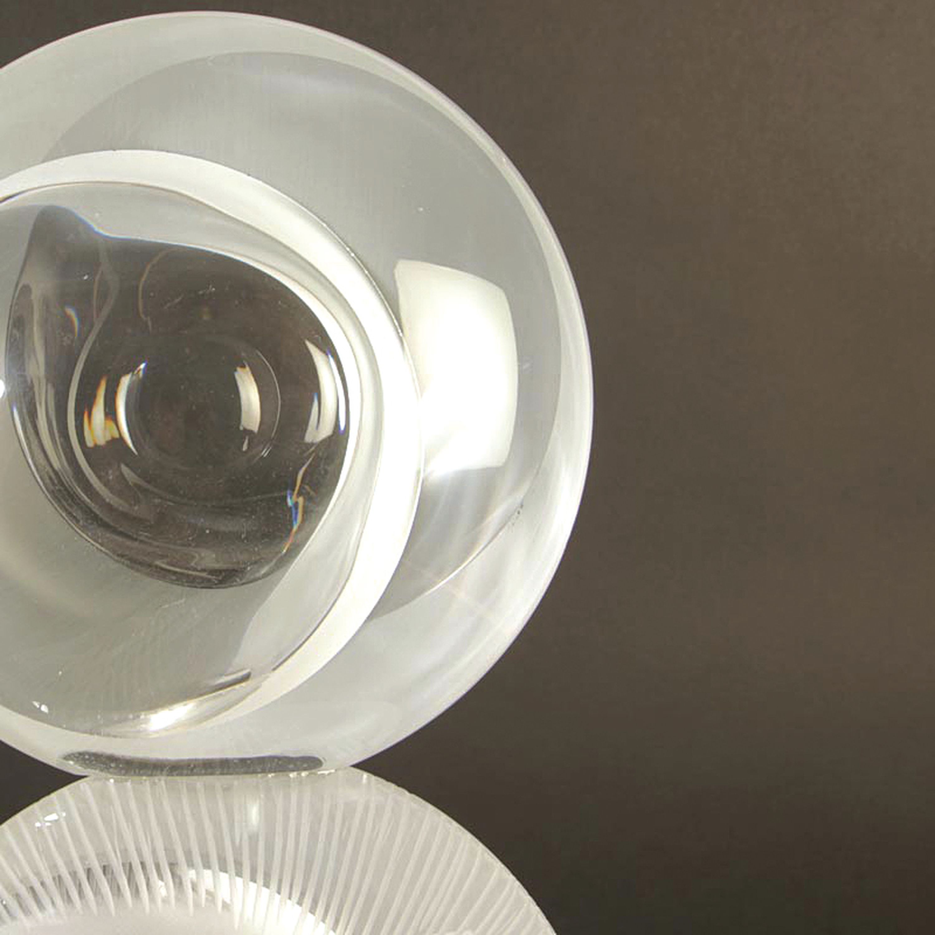 Detail c: Glasskulptur, Romano Dona, Murano, Ende 20.Jh., farbloses Glas, z.T. geschliffen, drei übereinander gestapelte Glaslinsen