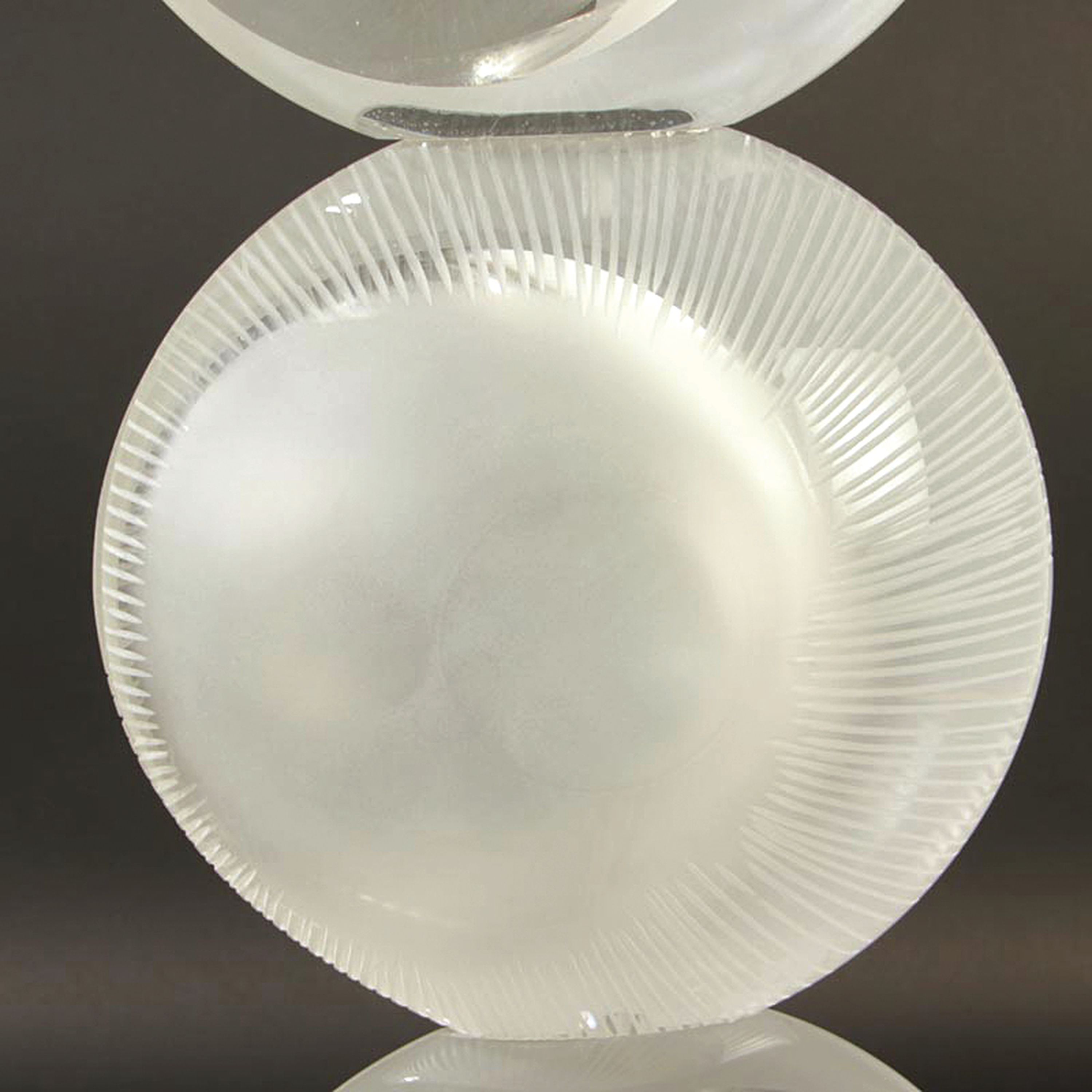 Detail d: Glasskulptur, Romano Dona, Murano, Ende 20.Jh., farbloses Glas, z.T. geschliffen, drei übereinander gestapelte Glaslinsen