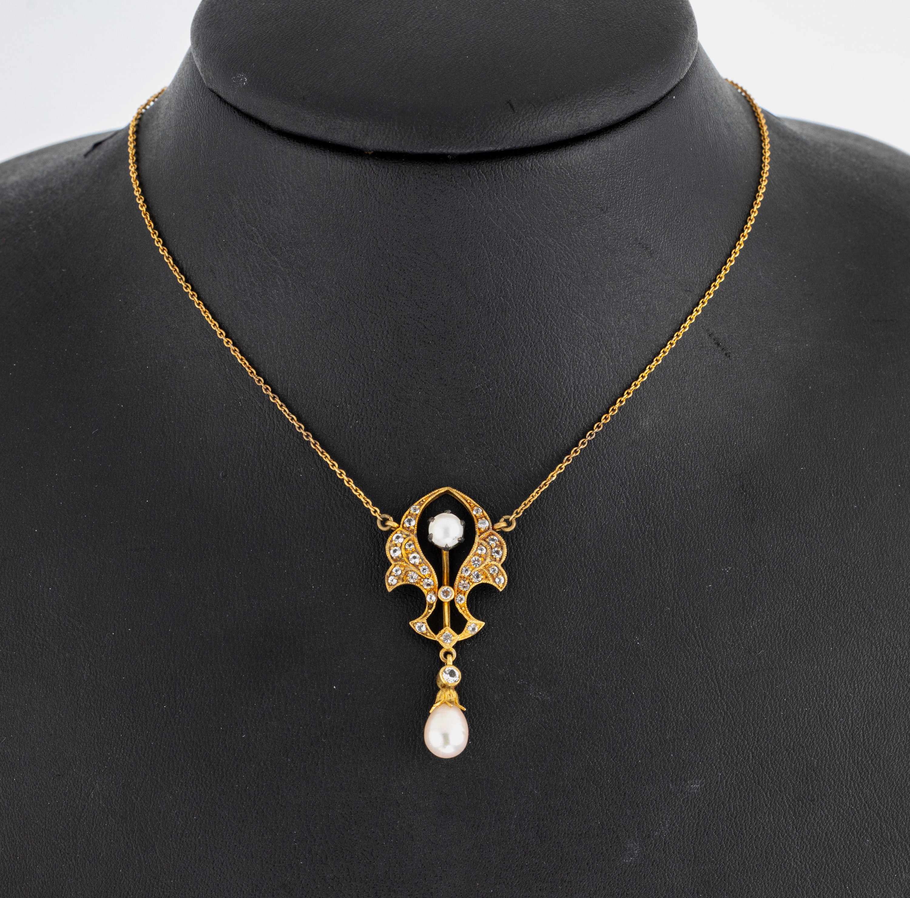 Jugendstil Collier, um 1900, 925er Silber verg., Mittelteil mit weißen Kunstperlen und Strasssteinen, L. ca. 42 bzw. 45 cm, Federringschließe