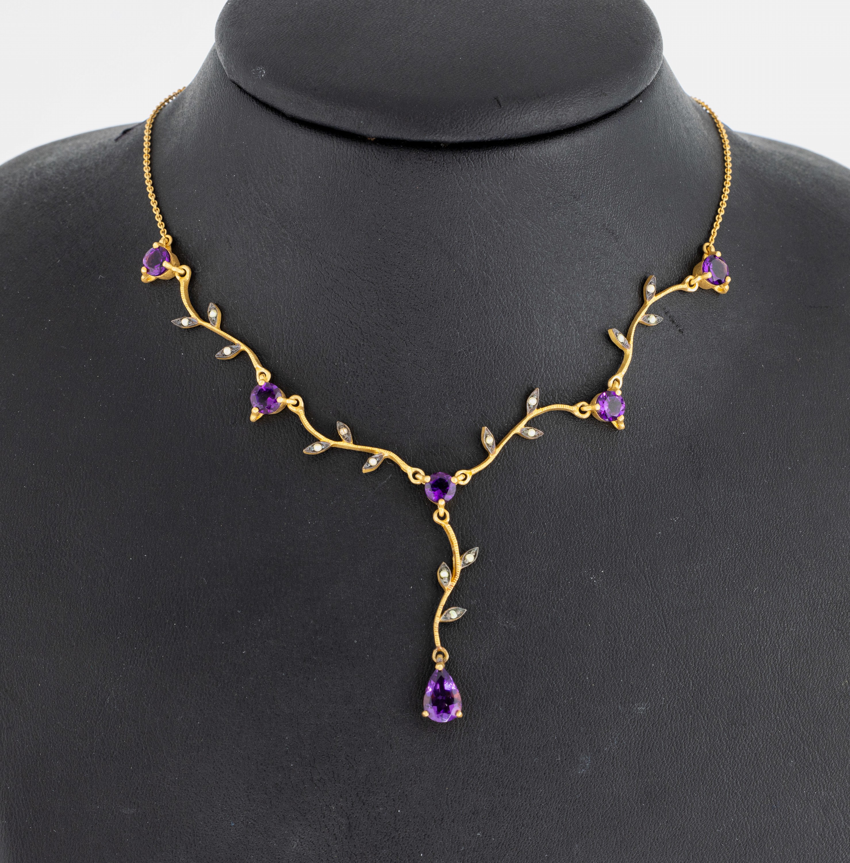 Jugendstil Amethyst-Perl-Collier, um 1900, 925er Silber verg., Y-förmig, facett. Amethyste, bewegl. Abhängung, L. ca. 44 bzw. 47.5 cm, ...