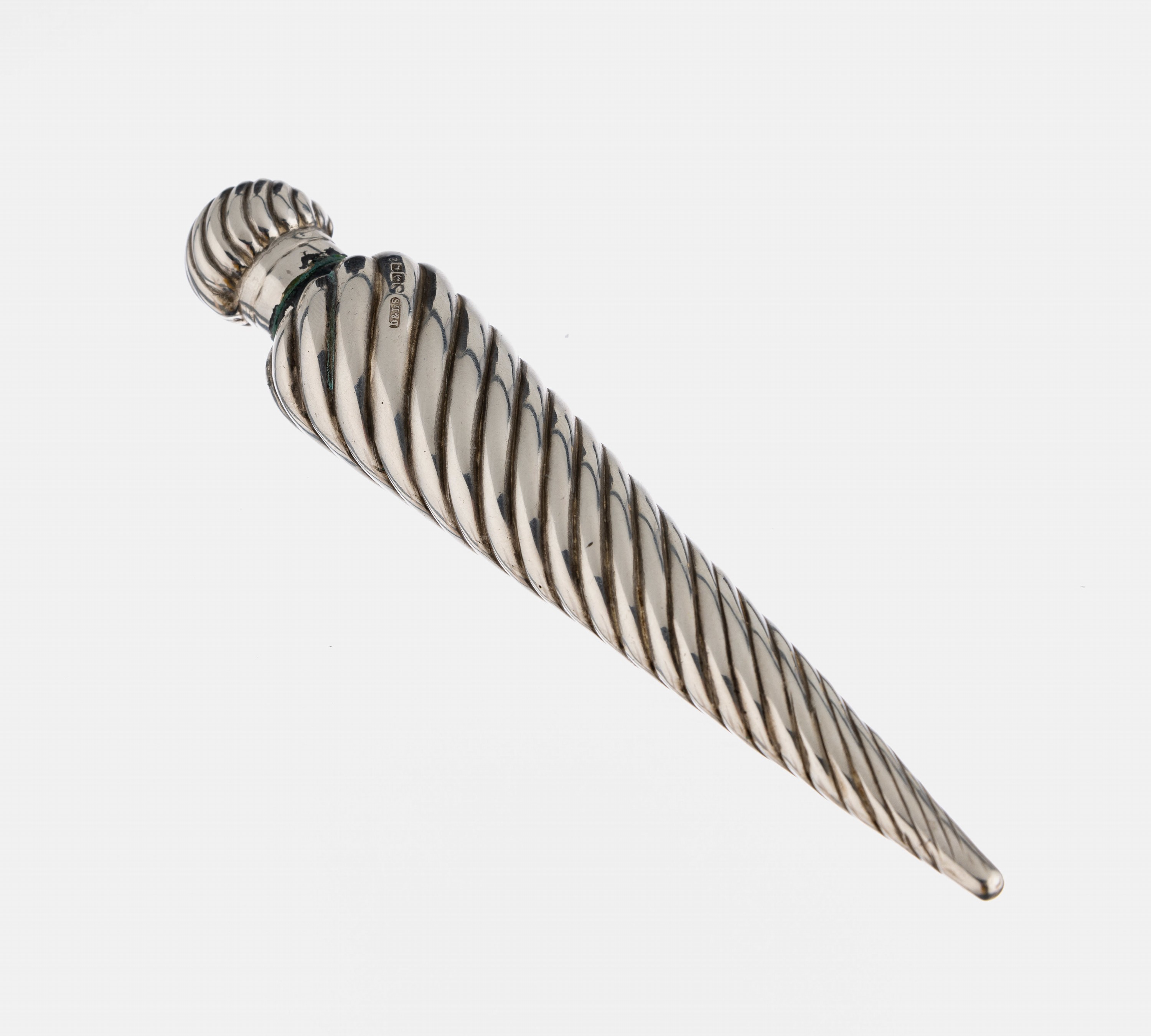 Ausgefallener Parfumflakon, England 1884, 925er Silber, gedreht, konisch, Schraubdeckel,Korkstöpsel fehlend, L. ca. 14 cm, ca. 41 g, Meistermarke ...