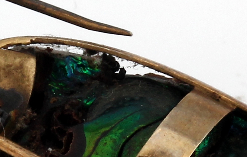 Detail c: Brosche "Rosenkäfer", um 1900, Silber verg., als Augen 2 kl. Türkise, Flügel filigran gearbeitet, ca. 4 cm, min. besch.