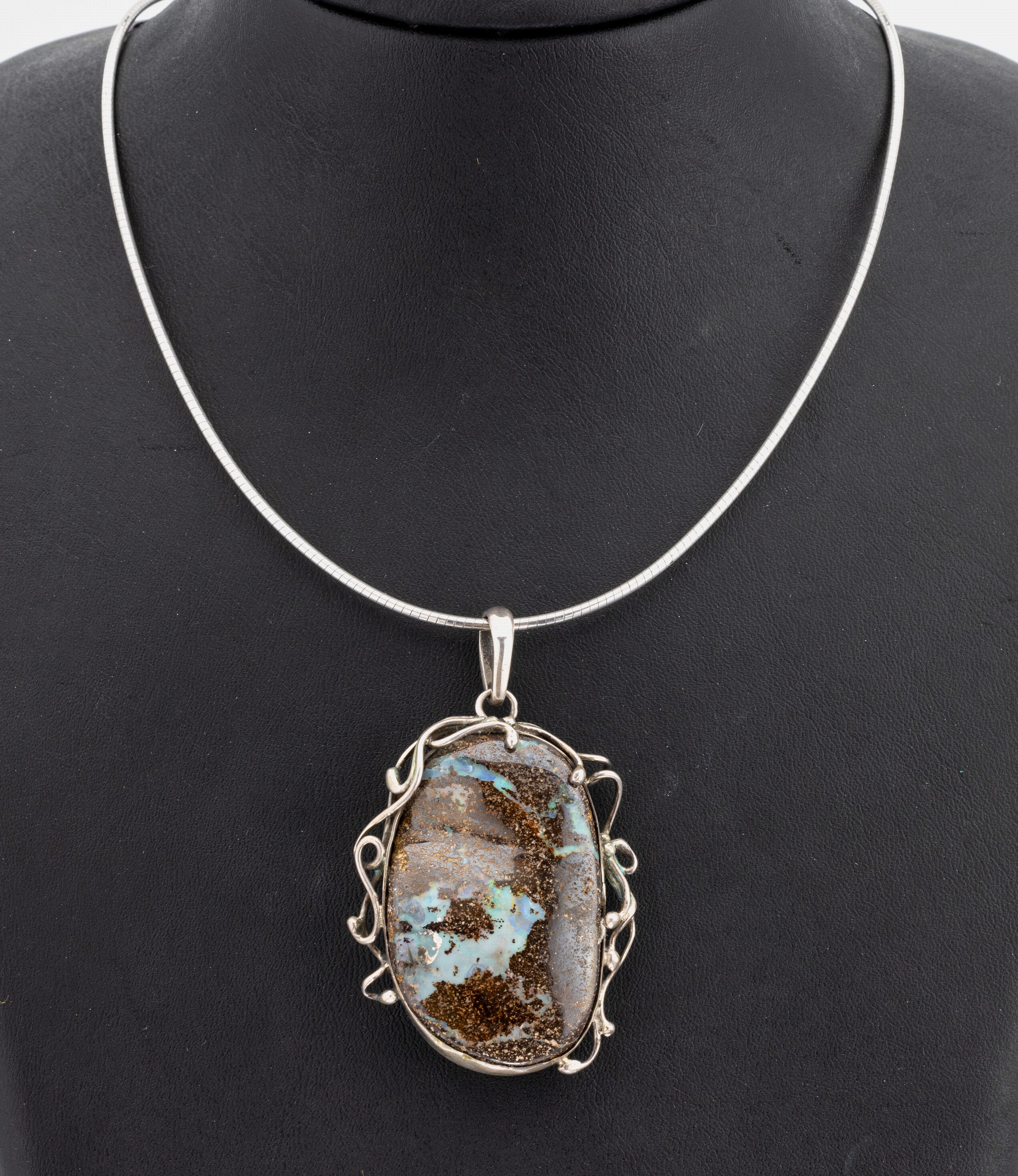 Ausgefallener Opal-Anhänger, 925er Silber, brauner Boulderopal mit blau/grüner Matrix, ca. 5 cm, an Reif, L. ca. 44 cm, kl. Knickstelle, ...
