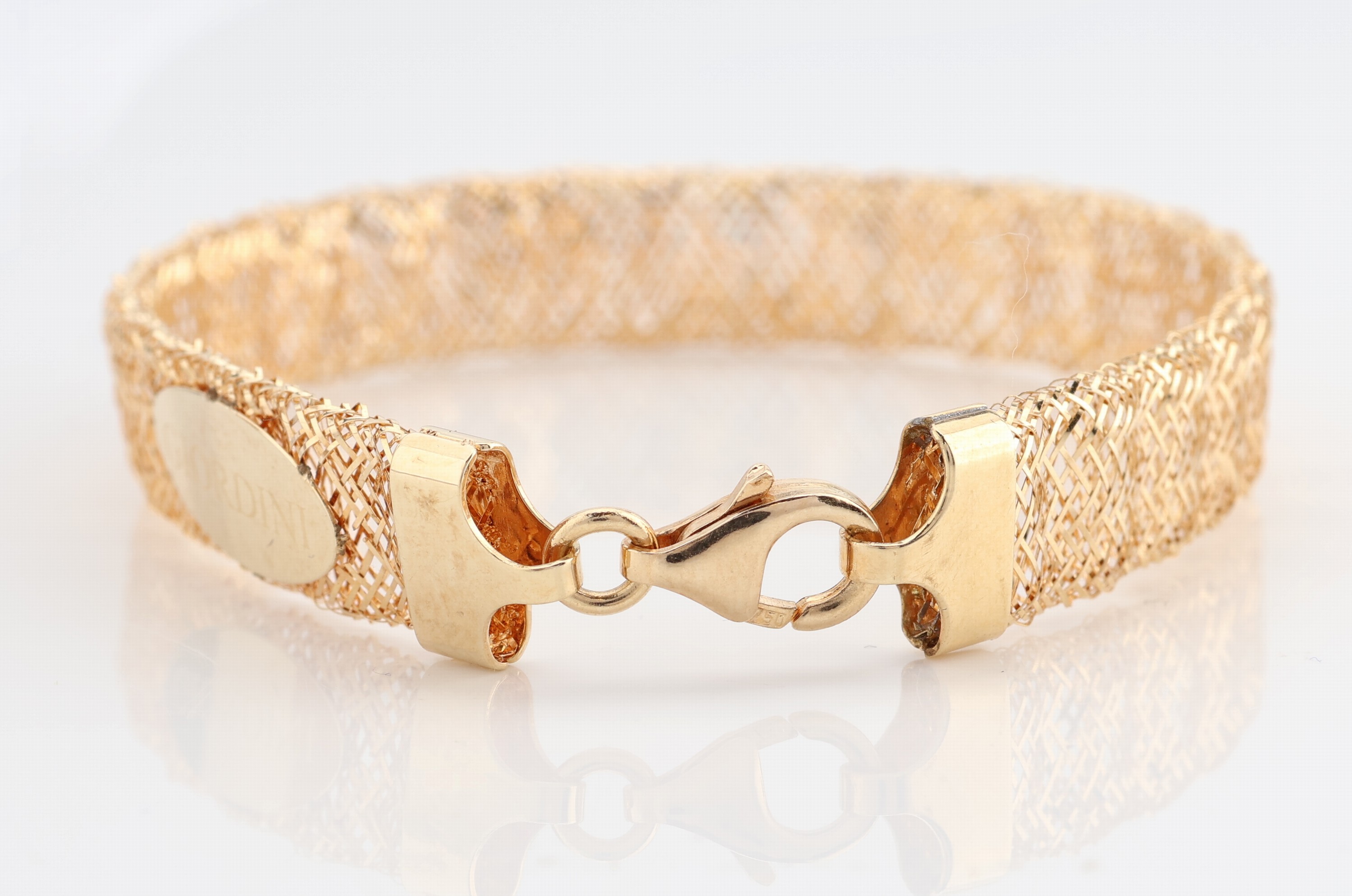 Detail a: 18 kt Gold Armband, GG 750/000, aufw. filigran geflochten, L. ca. 18 cm, B. ca. 8 mm, ca. 4.7 g