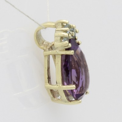 26895004a - Anhänger mit Amethyst und Aquamarinen, GG 585/000, Amethysttropfen, 3 Aquam., ...