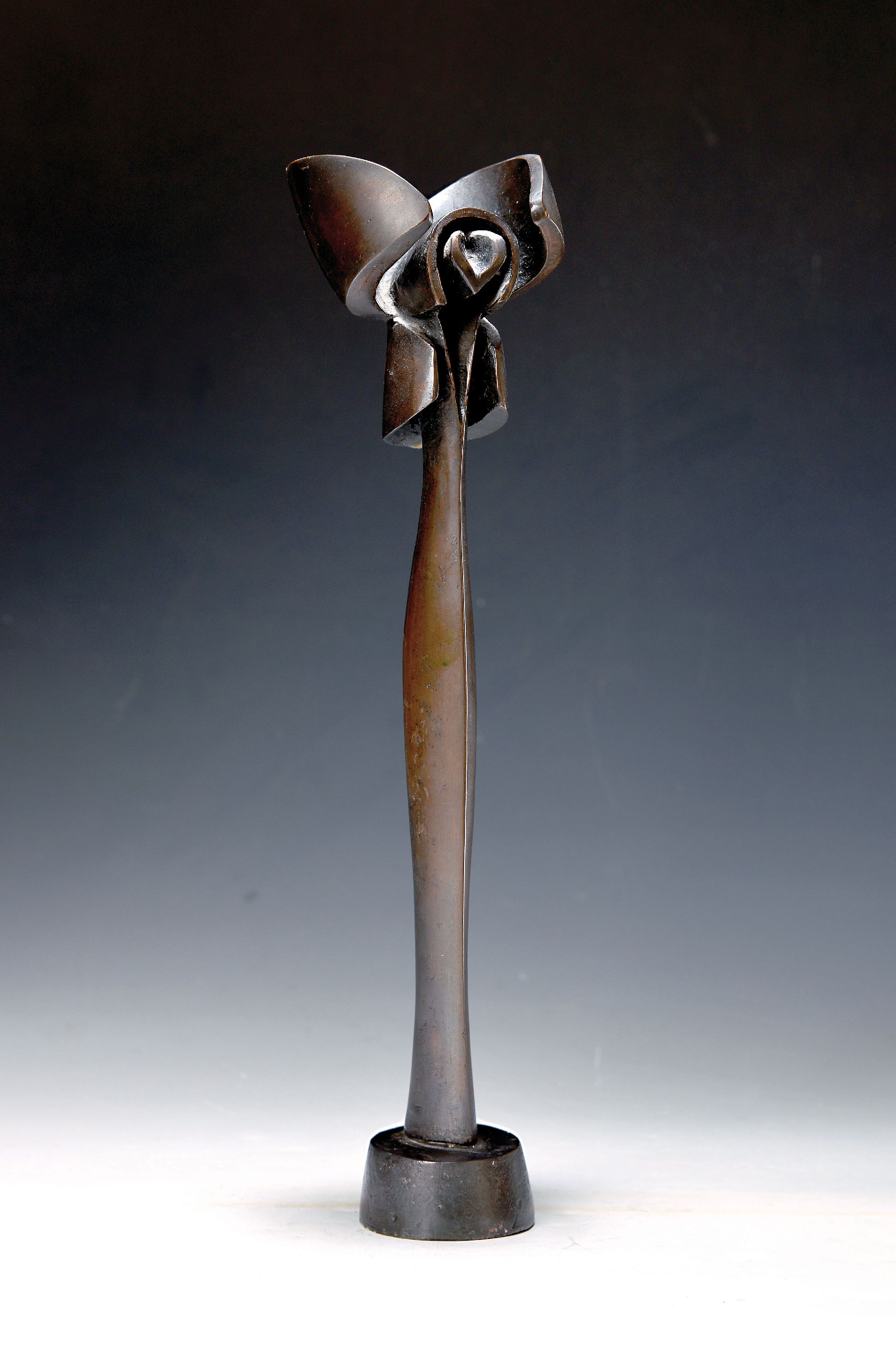Karl-Heinz Deutsch, geb. 1940 Karlsruhe, Bronzeskulptur, Stele in organischer Form, H. ca. 37cm, studierte an der Akademie Karlsruhe bei Hans ...