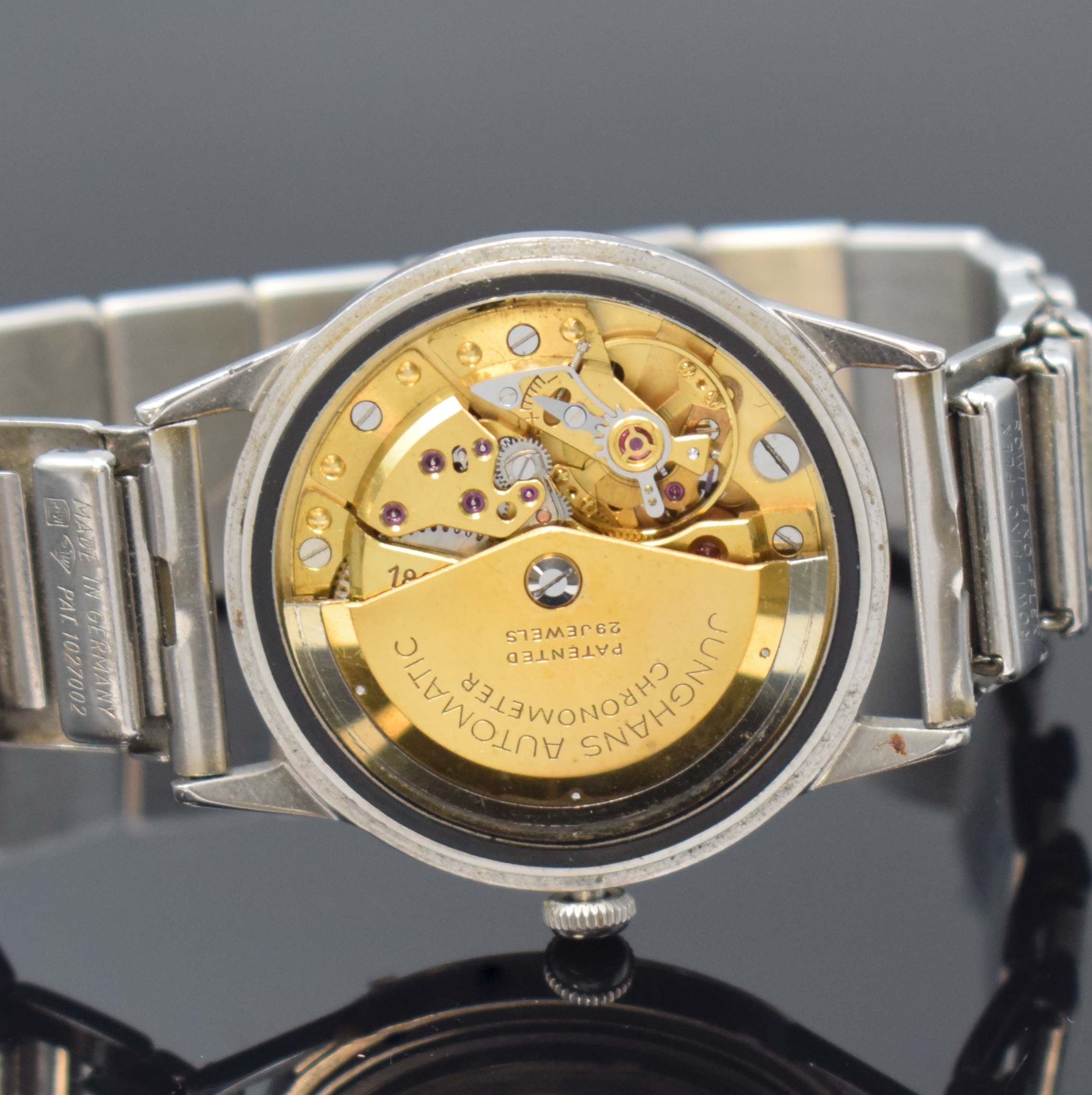 Detail e: JUNGHANS Chronometer Automatic in Stahl, Deutschland um 1960, unpoliertes Geh., Boden aufgedr., silb. Zifferbl. fl., silb. Indizes u. Zeiger, verg. ...