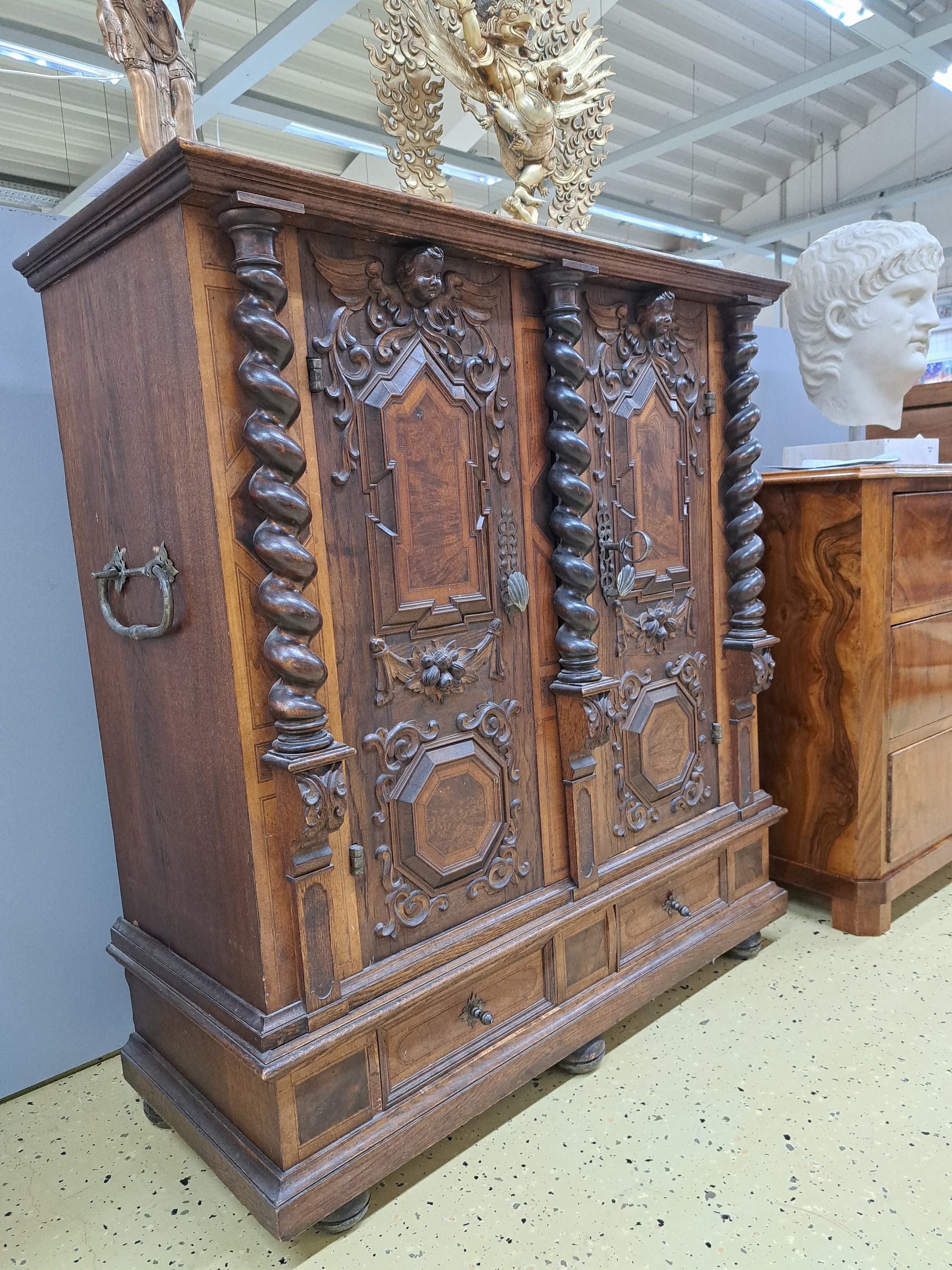 Detail a: Halbschrank, Renaissancestil, um 1880, Fassadenschrank, aufwendige Front mit zwei Türen, reich gegliedert, Lisenen und Kassetten mit ...