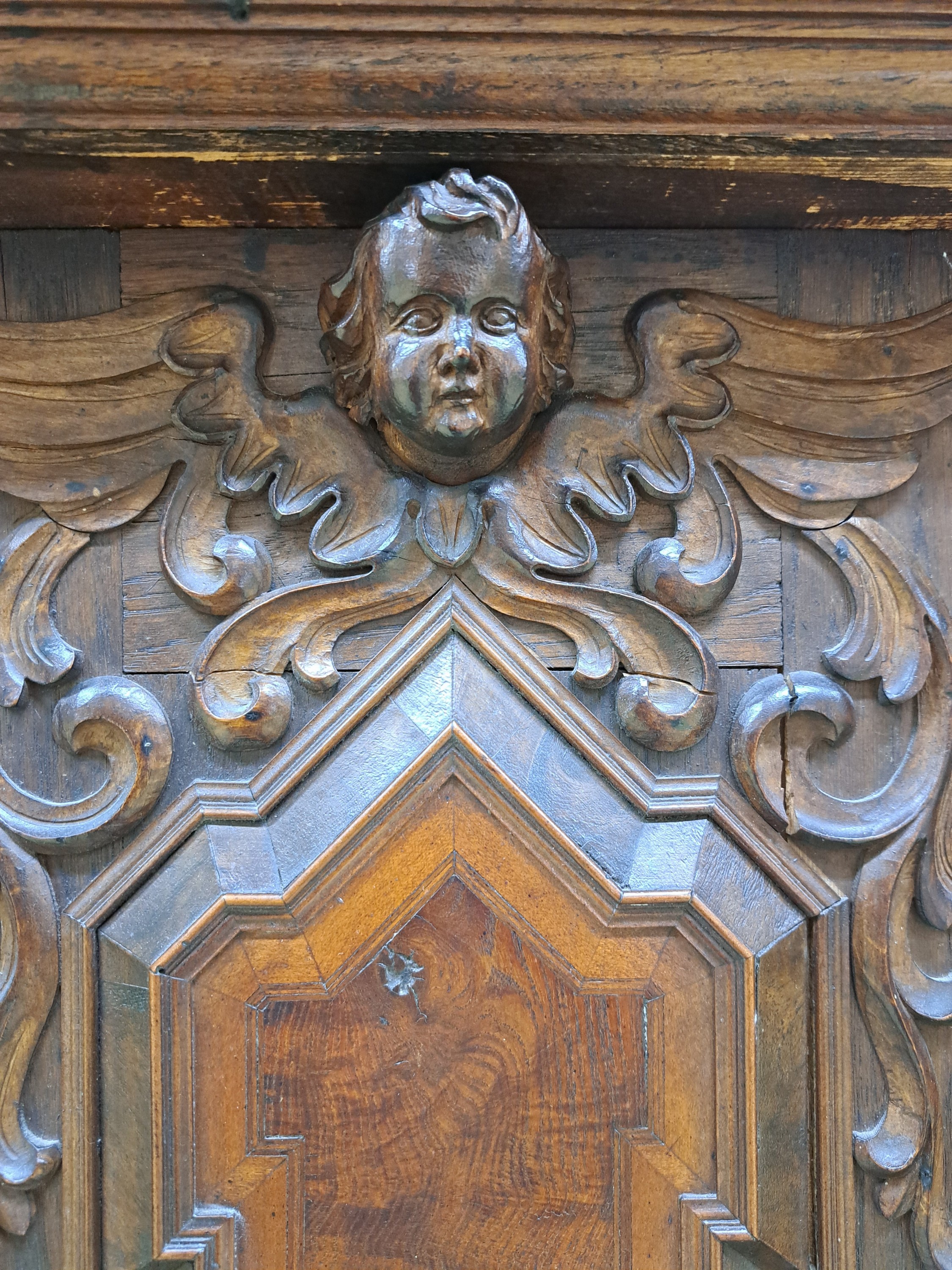 Detail e: Halbschrank, Renaissancestil, um 1880, Fassadenschrank, aufwendige Front mit zwei Türen, reich gegliedert, Lisenen und Kassetten mit ...