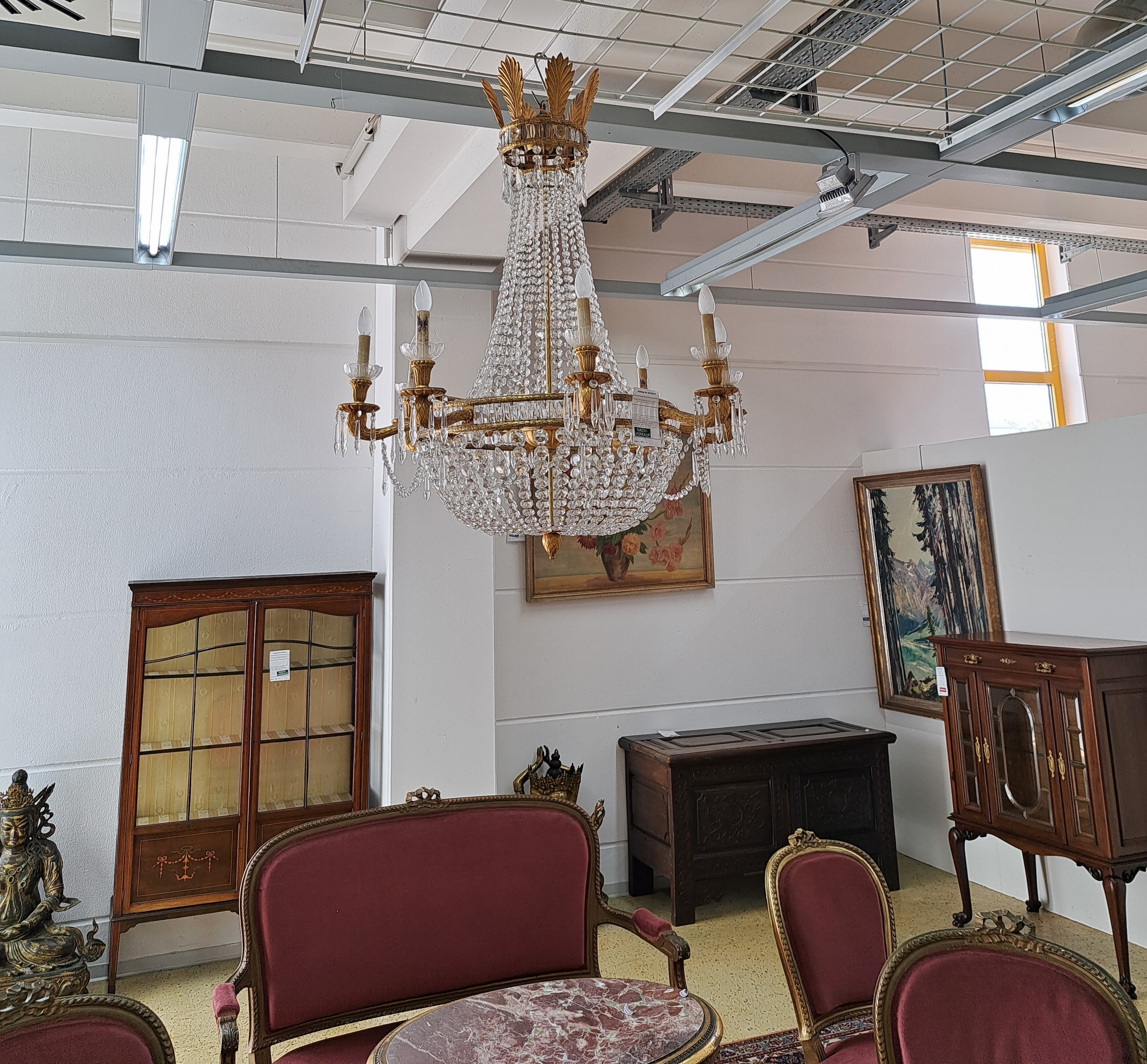 Detail a: Sehr großer Deckenlüster/Prunkleuchter, 20/30er Jahre, Holz vergoldet und Metall, 8 Arme außen mit 8 Brennstellen, innen mit 8 Brennstellen, ...