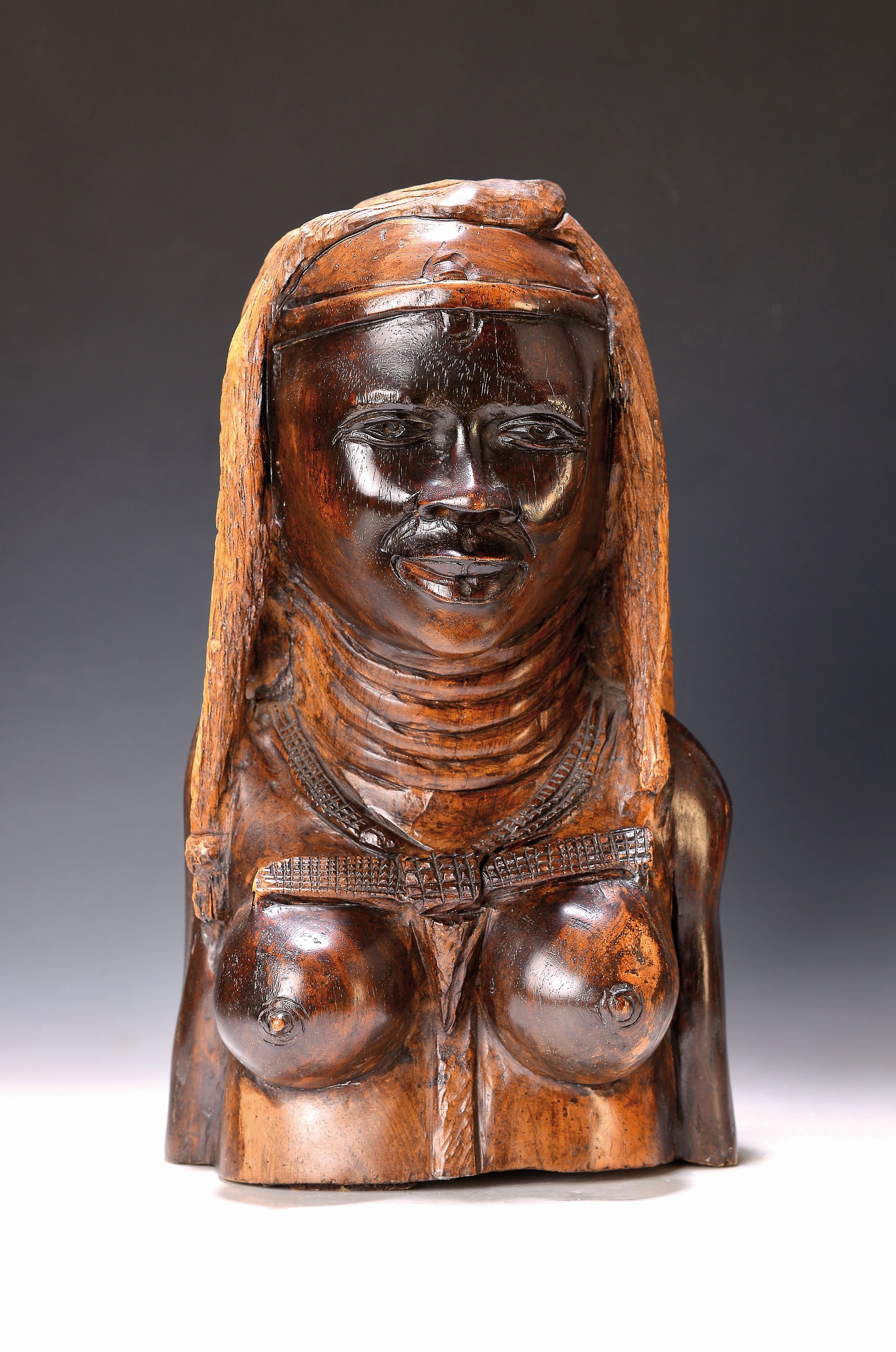 Große Frauenbüste, Kunsthandwerk aus Afrika, 20. Jh., Holz beschnitzt, ca. 40 x 25 cm