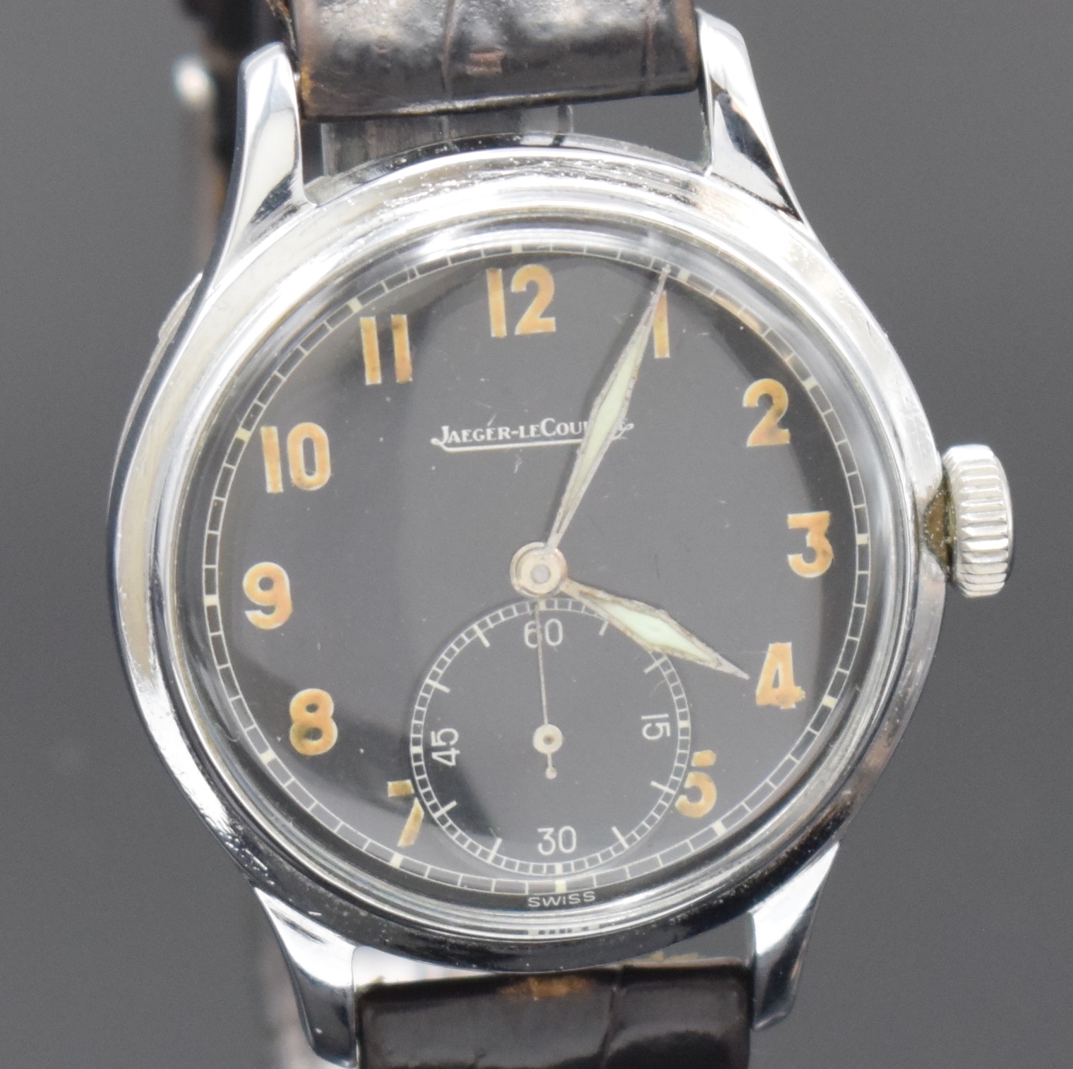 Detail c: Jaeger-LeCoultre Armbanduhr im Militär-Design, Schweiz um 1940, Handaufzug, 2-tlg. verchr. Geh., Stahlboden aufgedr., sehr schönes schwarz. ...