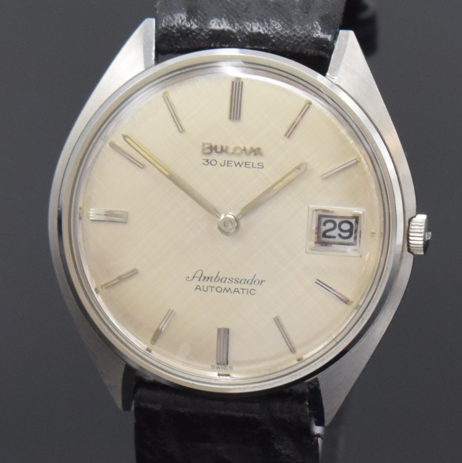Detail a: BULOVA Ambassador flache Automatik-Armbanduhr in Stahl, Schweiz um 1970, Monocoque-Geh., orig. Krone sowie Lederband m. Stiftschl. in Stahl, silb. ...