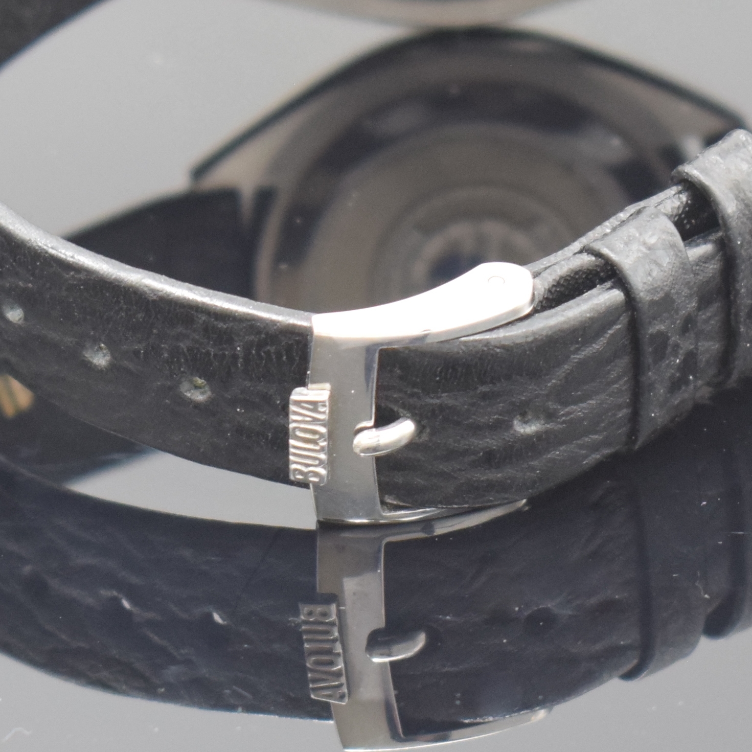 Detail d: BULOVA Ambassador flache Automatik-Armbanduhr in Stahl, Schweiz um 1970, Monocoque-Geh., orig. Krone sowie Lederband m. Stiftschl. in Stahl, silb. ...