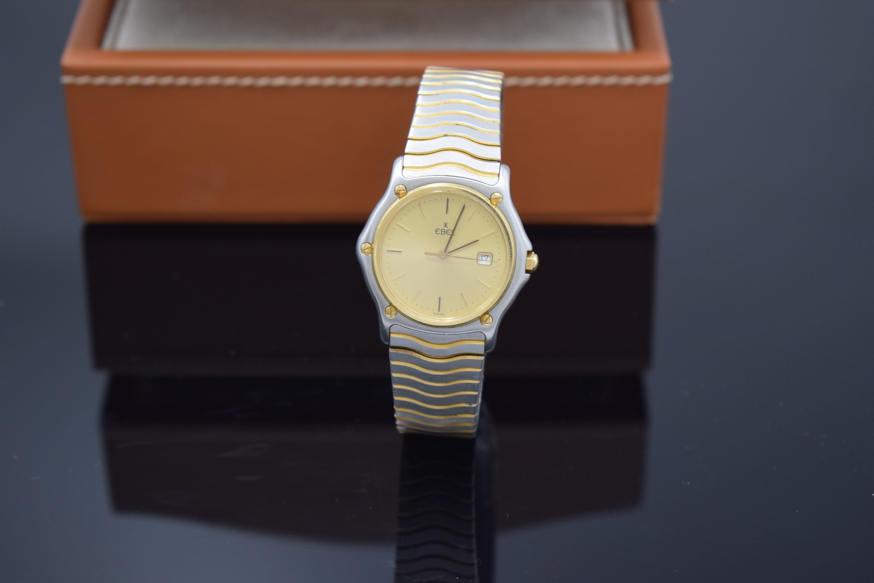 EBEL Sport Classic Armbanduhr in Stahl/Gold, Schweiz um 1990, quartz, Monocoque-Geh., 5- fach über Lünette verschr., gold. Zifferbl., gold. Indizes ...