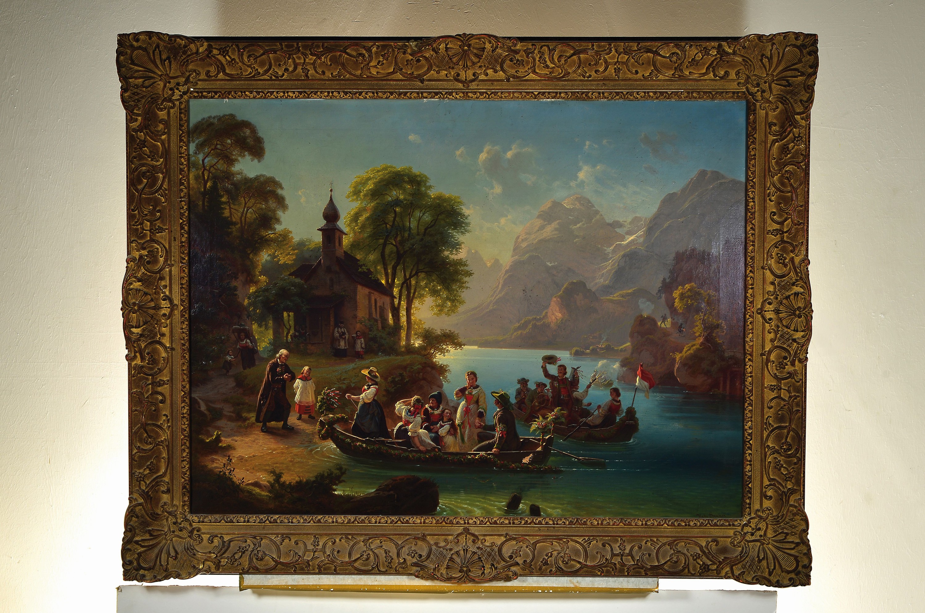 Detail k: Hans Brunner, 1813-1888 München, Genremalerei, oberbayerischer Hochzeitszug zu Schiffe, zwei Ruderboote mit Kapelle, Feiernden und dem Brautpaar ...