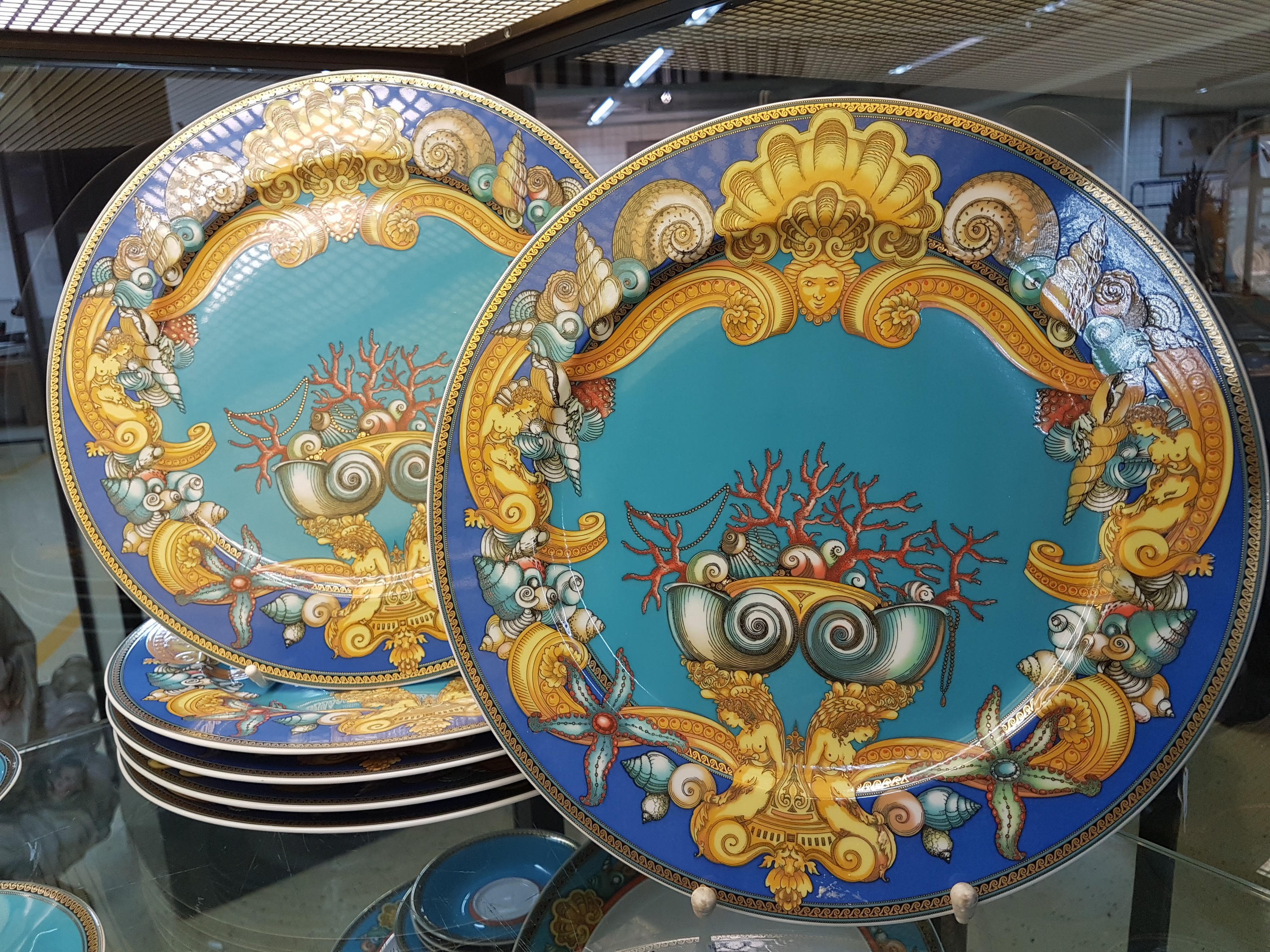 Detail b: 6 Platzteller, Rosenthal, Les Trésor la Mer, Entwurf Gianni Versace, Porzellan, D. ca. 31 cm