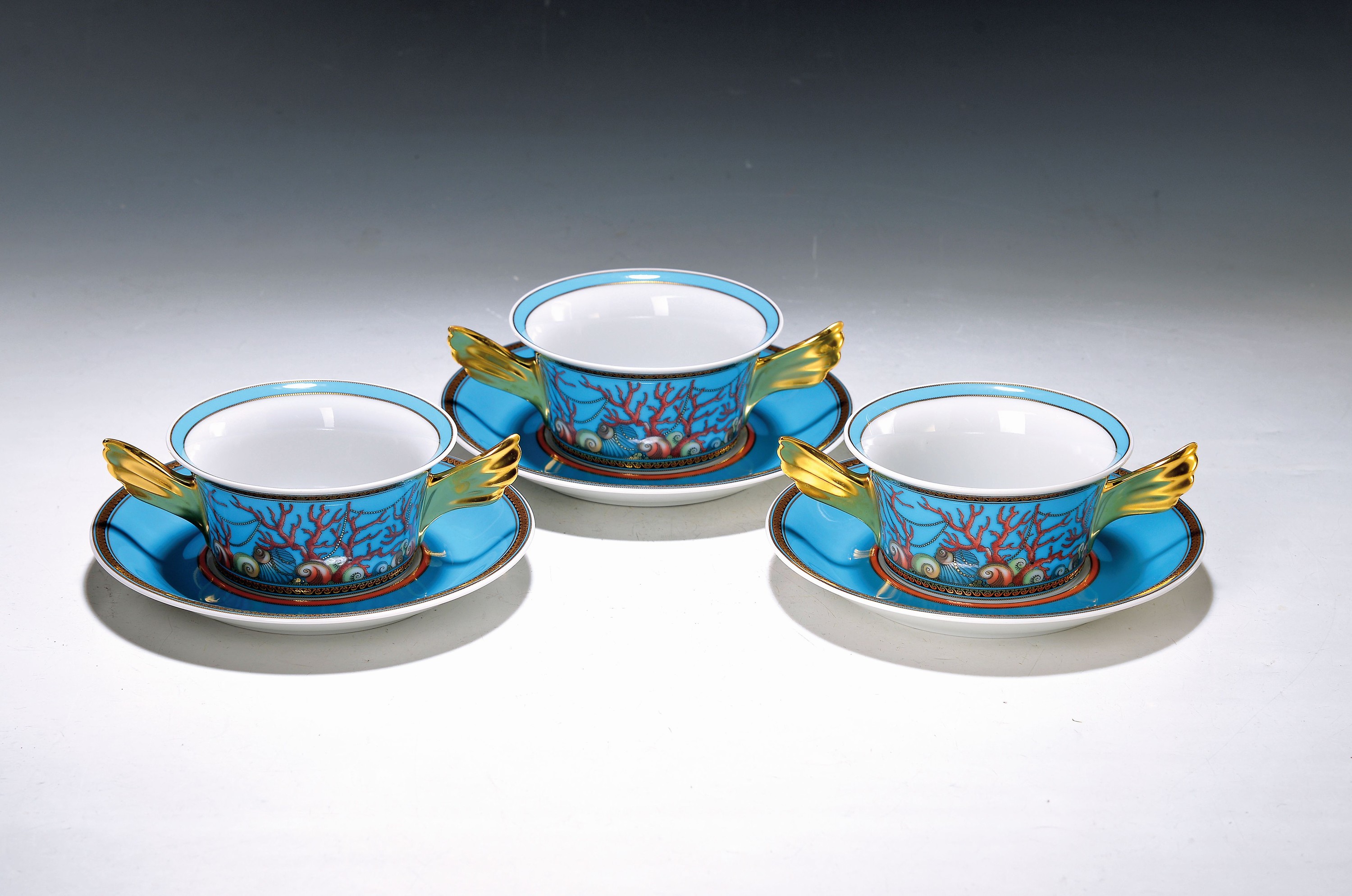 5 Suppentassen, Rosenthal, Les Trésor la Mer, Entwurf Gianni Versace, Porzellan, mit Untertassen
