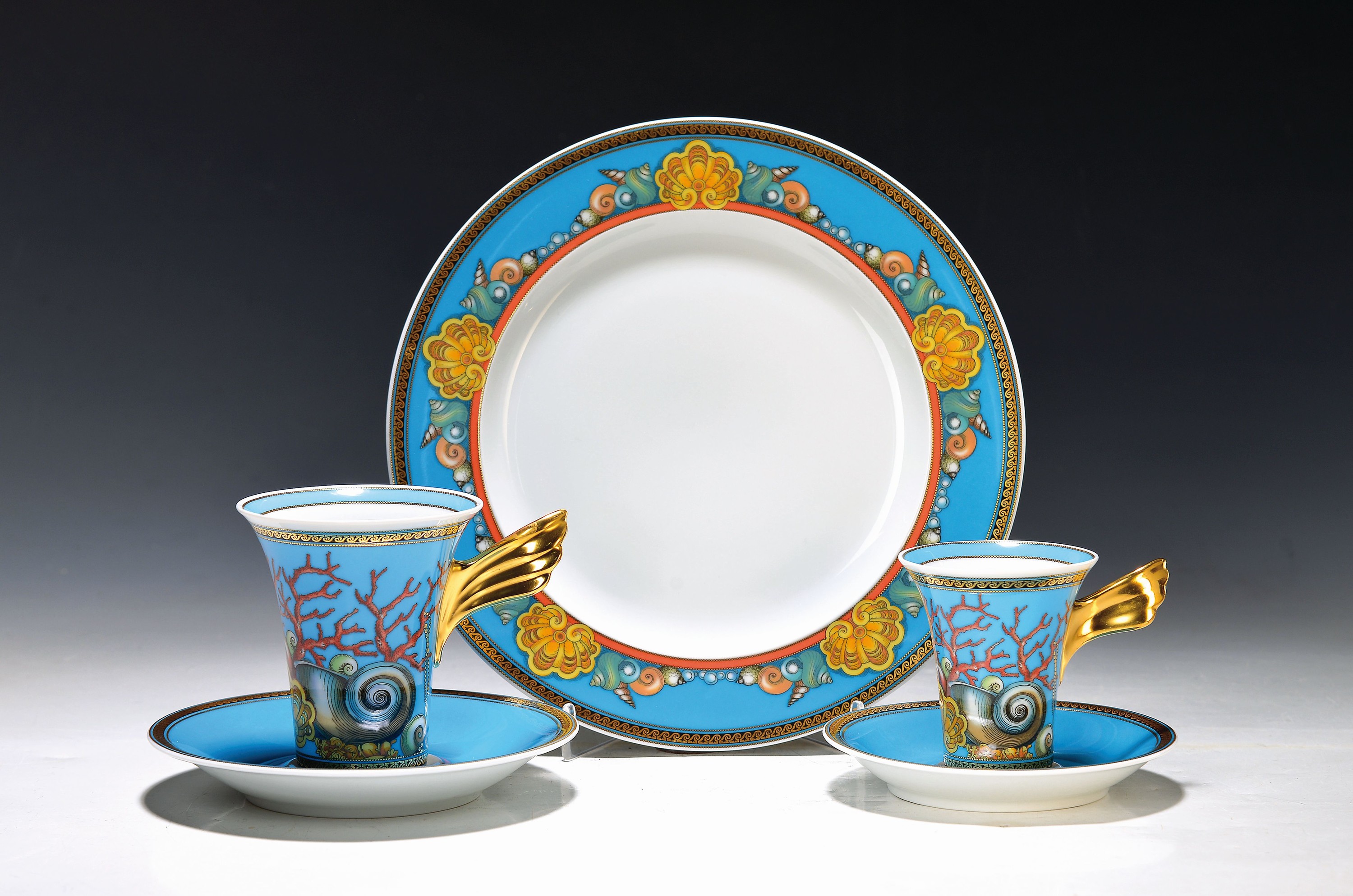6 Dessertteller, 3 Kaffeetassen und 3 Mokkatassen, Rosenthal, Entwurf Gianni Versace, Le Trésor de la Mer, Porzellan, komplett mit Untertassen