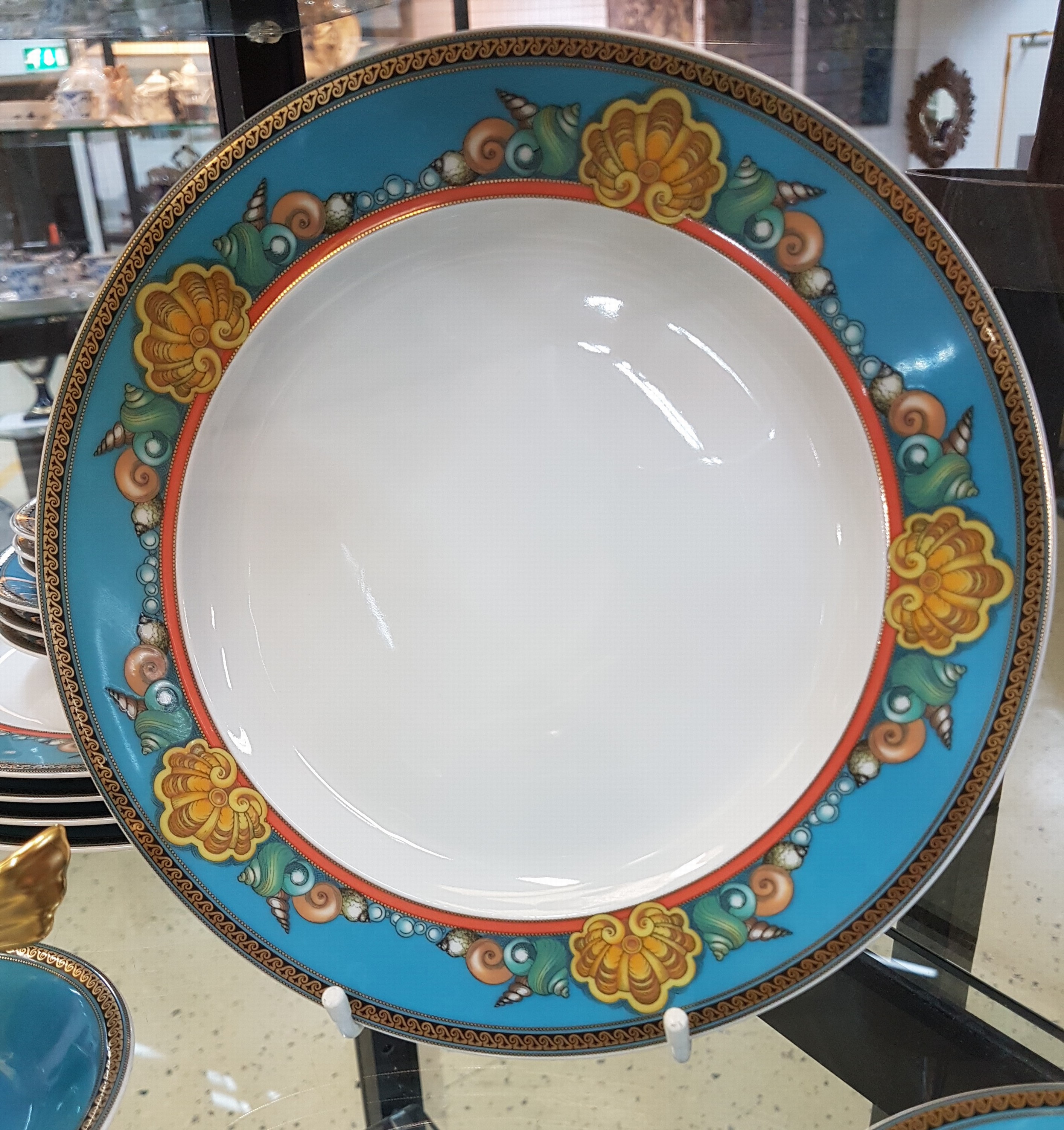 Detail d: 6 Dessertteller, 3 Kaffeetassen und 3 Mokkatassen, Rosenthal, Entwurf Gianni Versace, Le Trésor de la Mer, Porzellan, komplett mit Untertassen