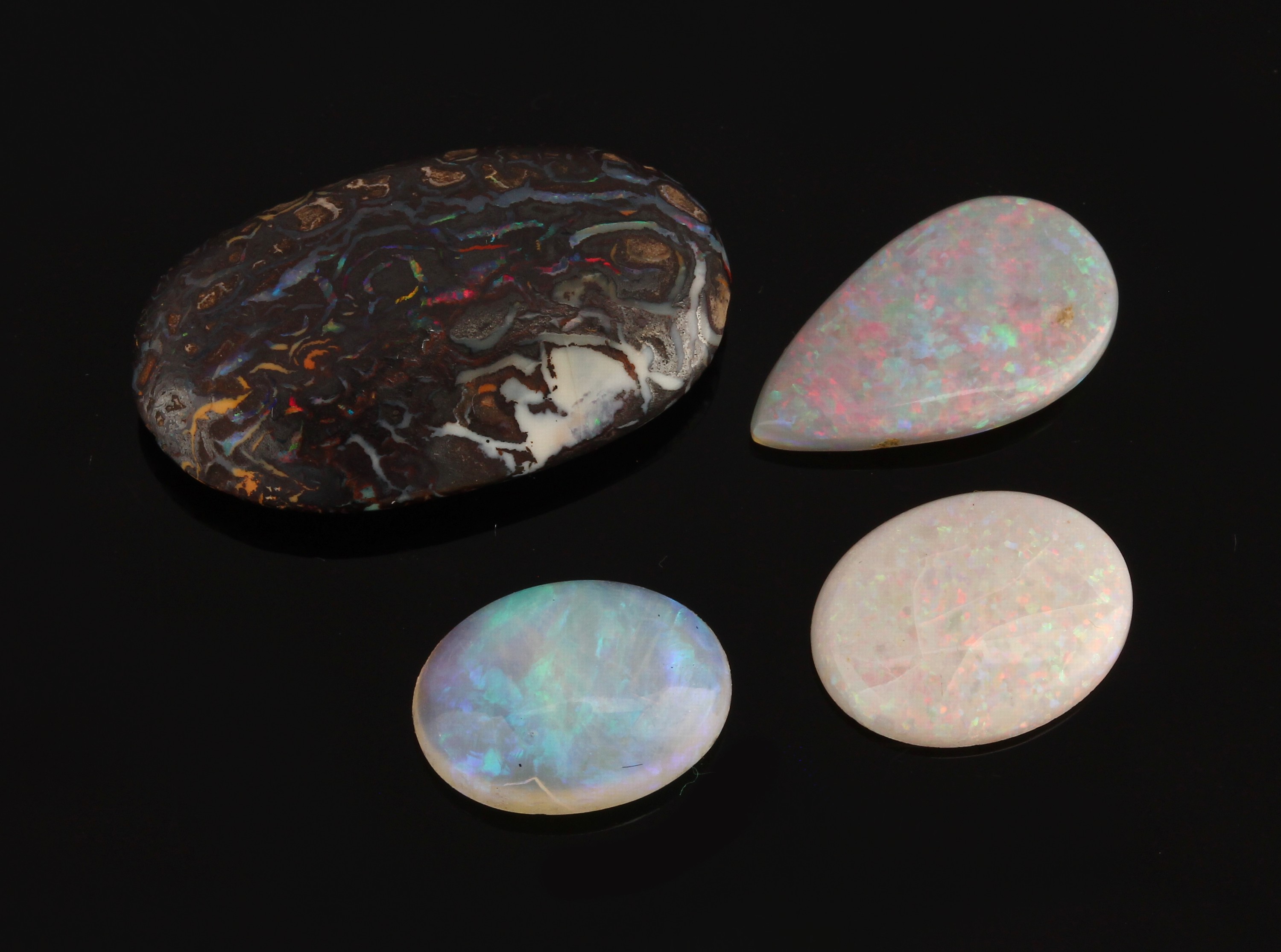 Detail a: Lot 4 lose Opalcabochons zus. 29.98 ct, 1 x ovaler Boulderopal, 2 x oval, 1 x Tropfen